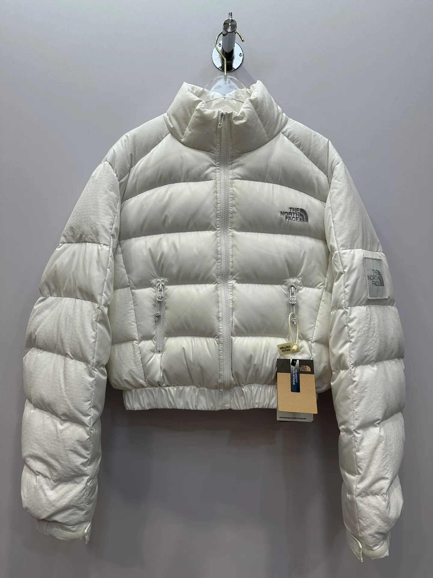 THE NORTH FACE ダークグレーダウンジャケット - 画像 (3)