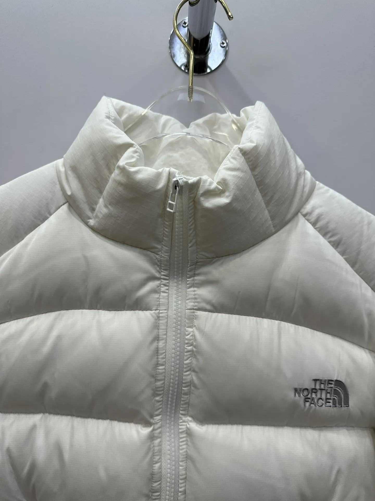 THE NORTH FACE ダークグレーダウンジャケット - 画像 (5)