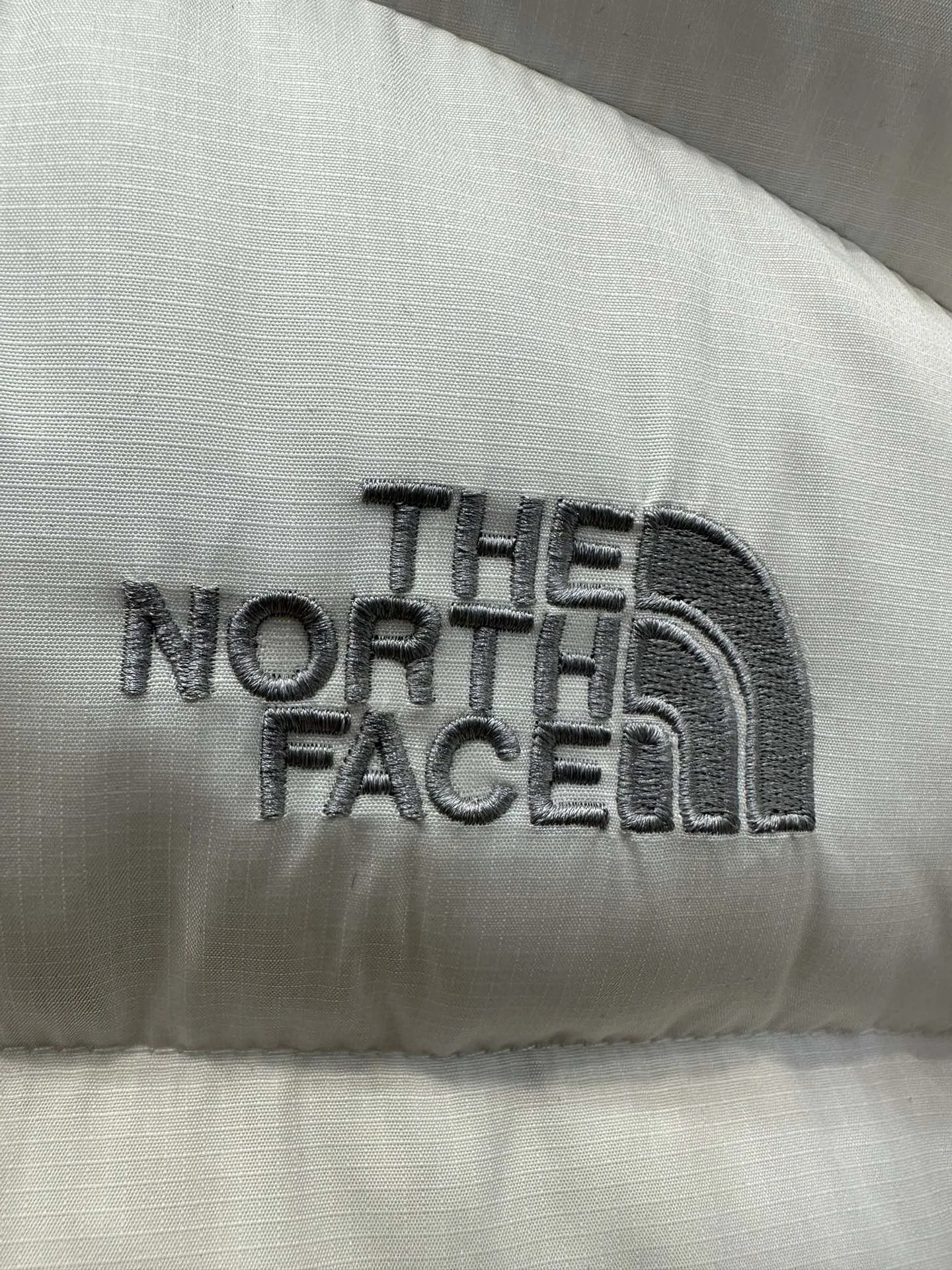 THE NORTH FACE ダークグレーダウンジャケット - 画像 (6)