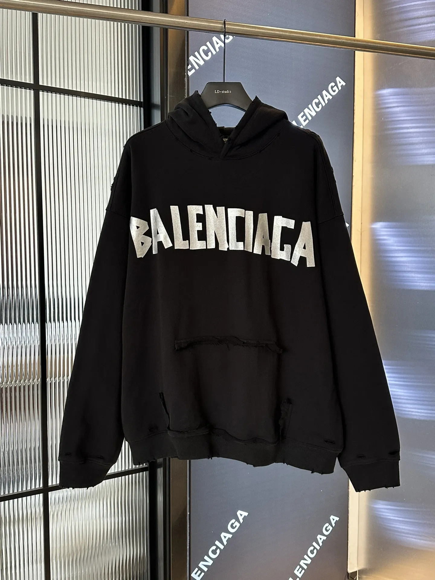 Balenciaga 黒 破れデザイン パーカー