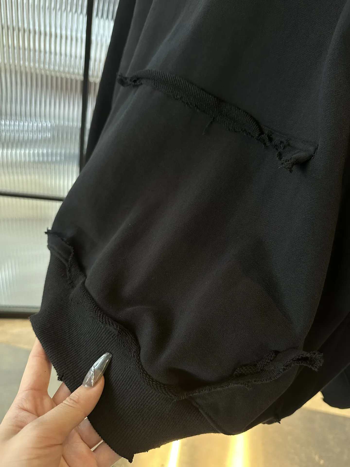 Balenciaga 黒 破れデザイン パーカー - 画像 (5)