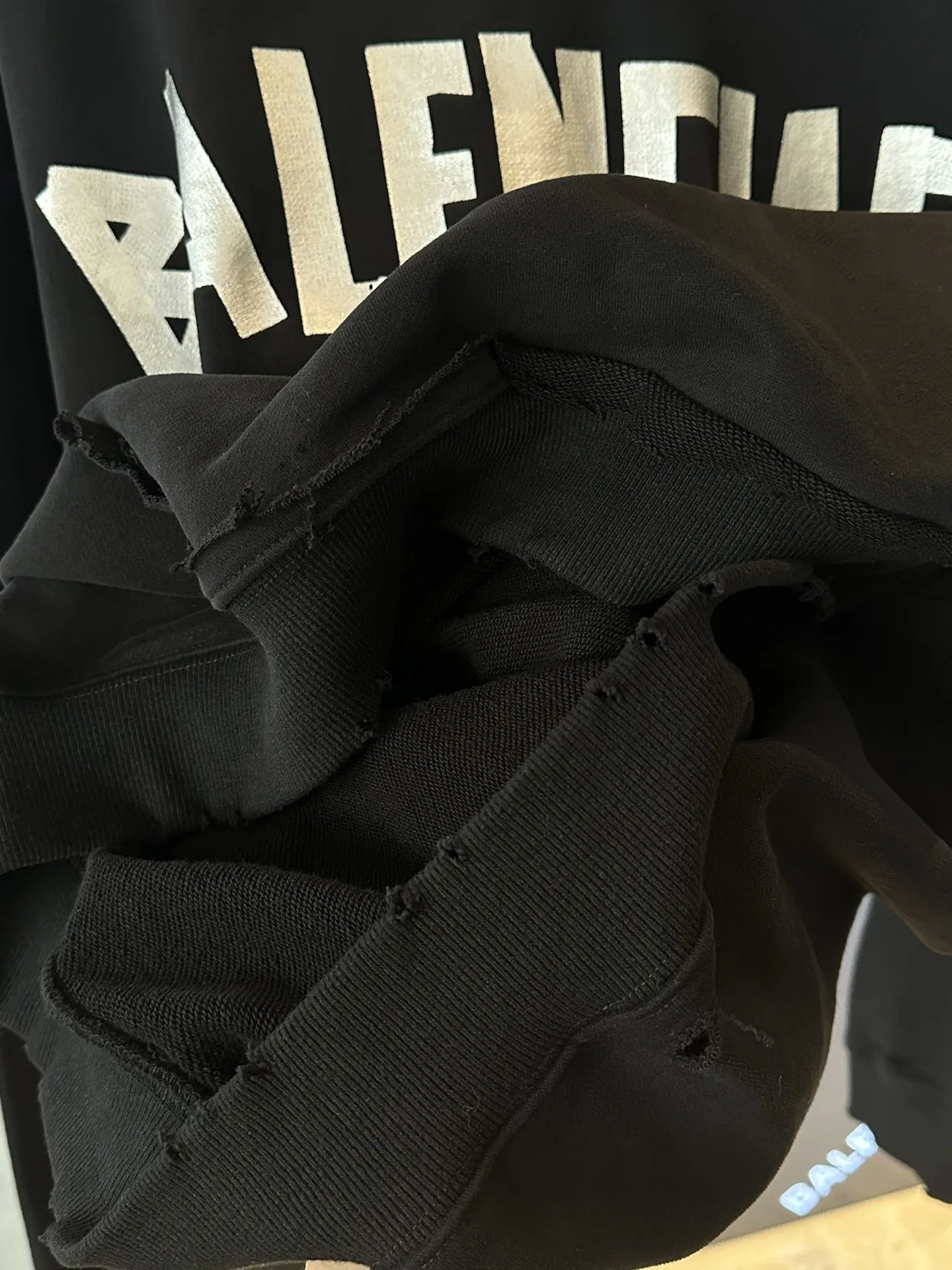 Balenciaga 黒 破れデザイン パーカー - 画像 (7)