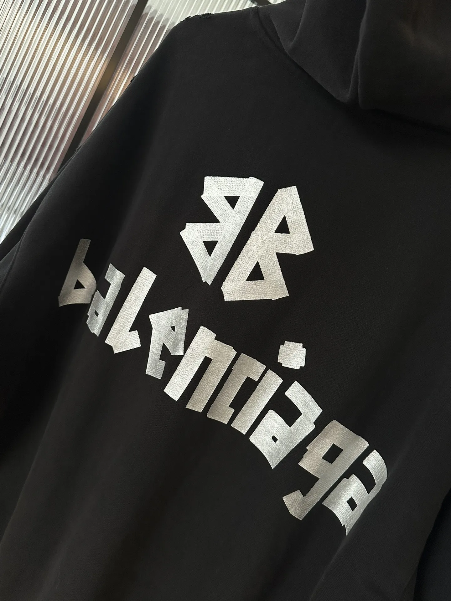 Balenciaga 黒 破れデザイン パーカー - 画像 (9)
