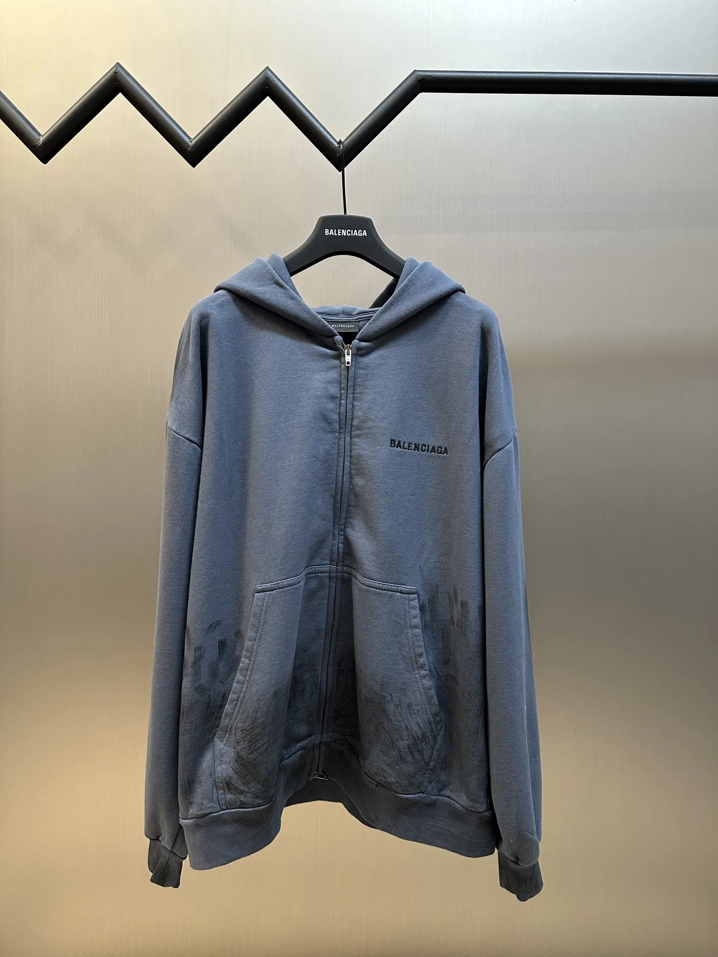 BALENCIAGA ブルー刺繍ジップアップパーカー