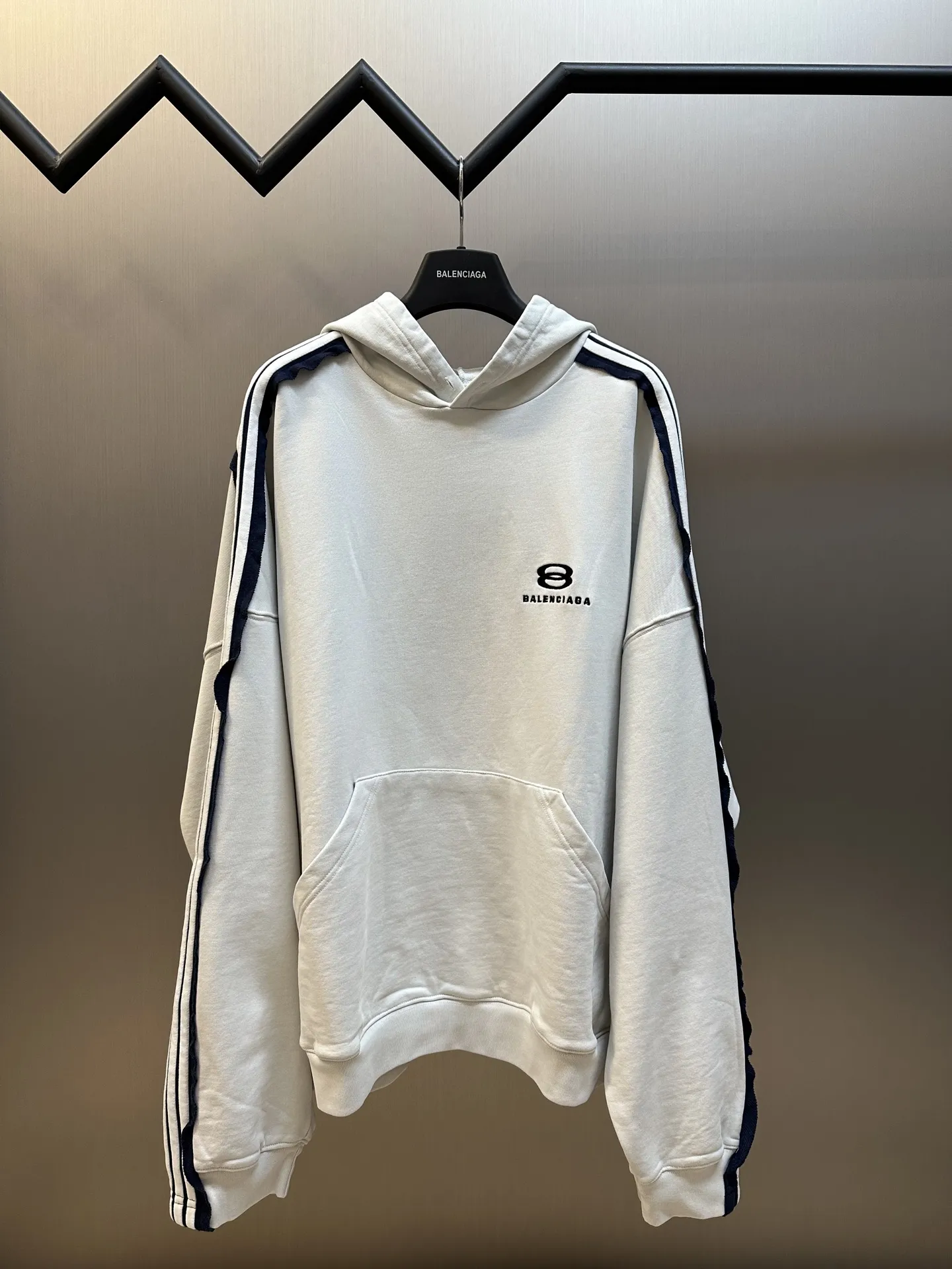 BALENCIAGA ホワイト 肩杠連帽ウェア