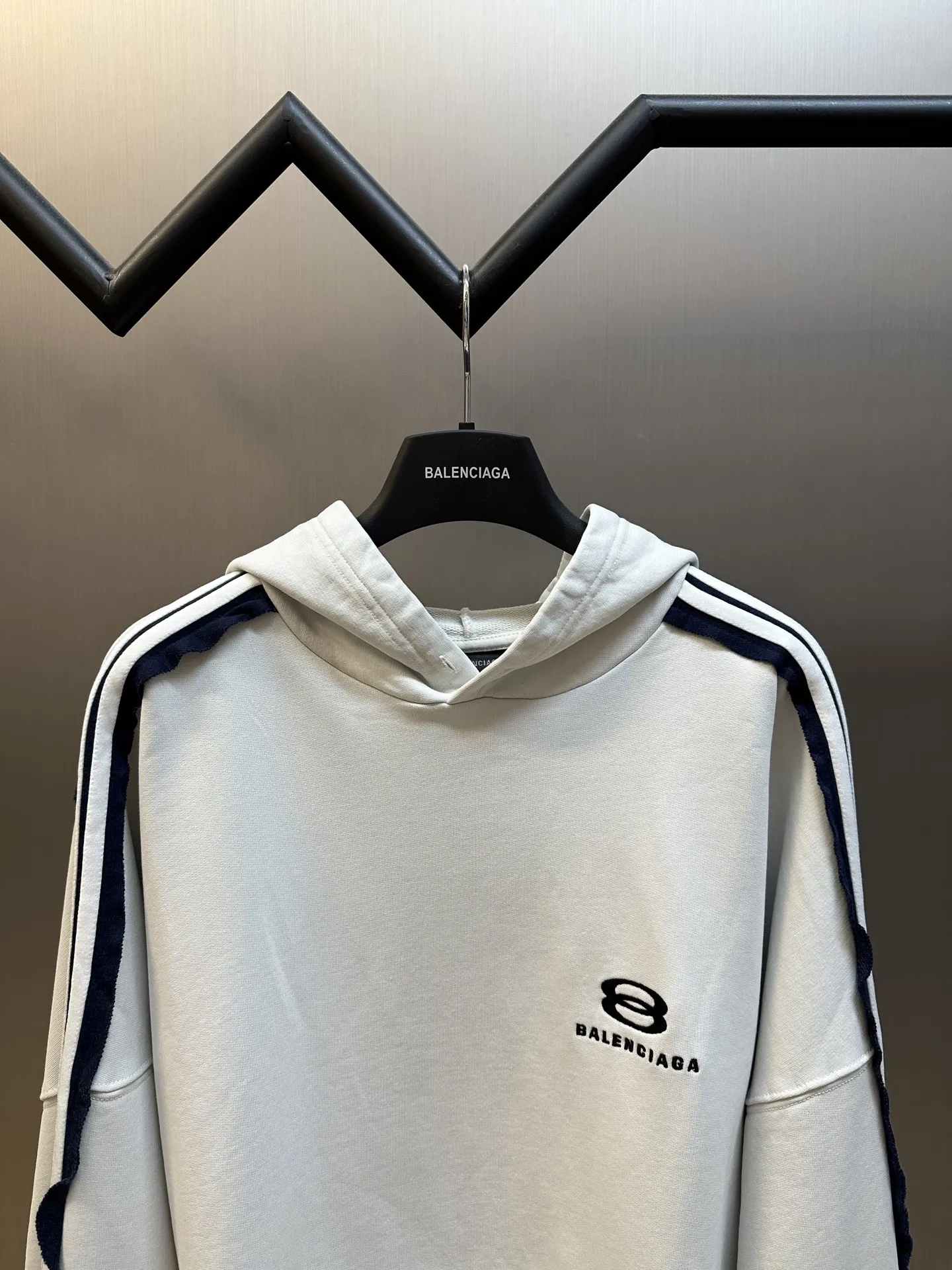 BALENCIAGA ホワイト 肩杠連帽ウェア - 画像 (3)