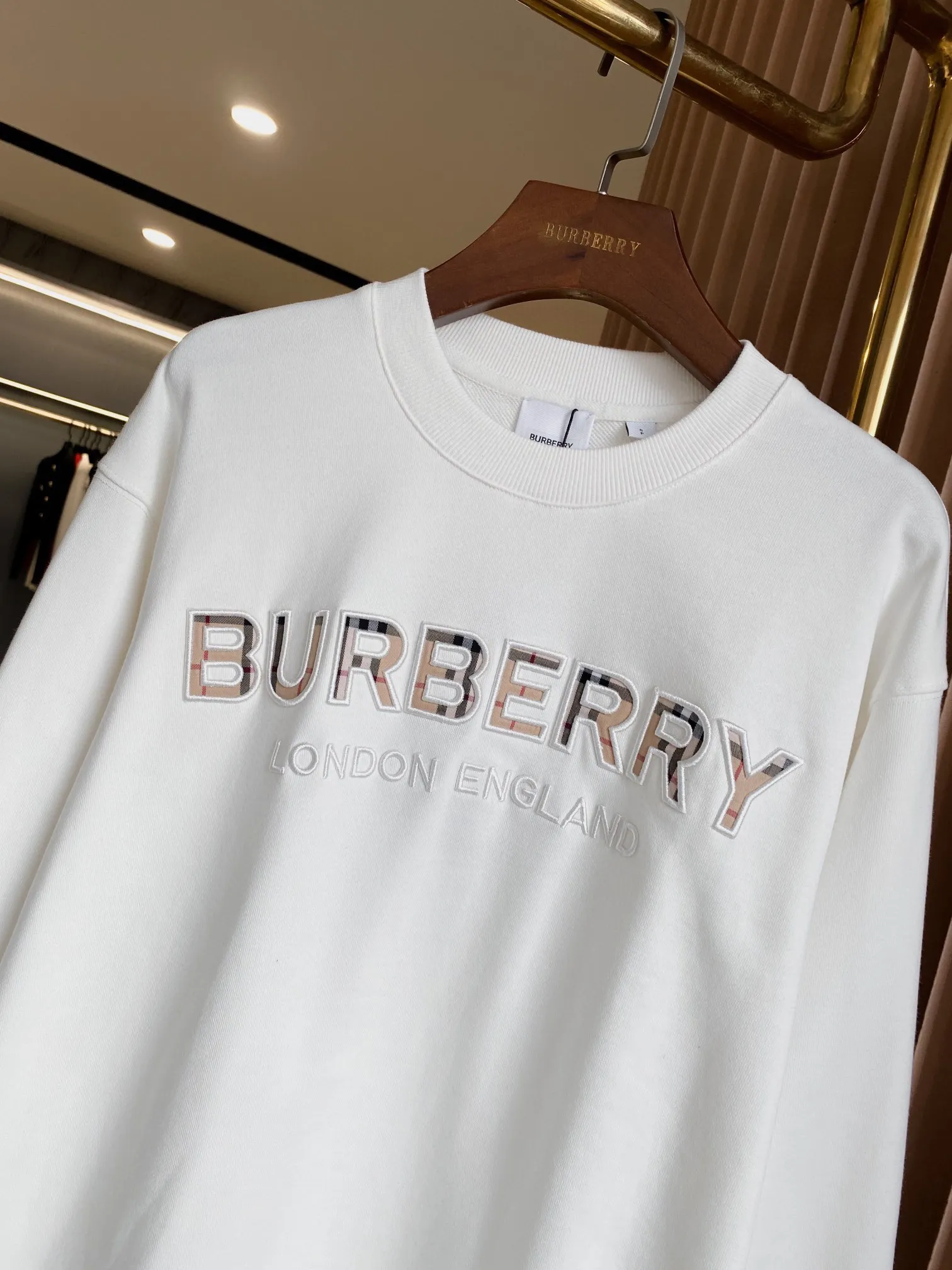 BURBERRY ホワイト刺繍コットンリラックススウェット - 画像 (3)