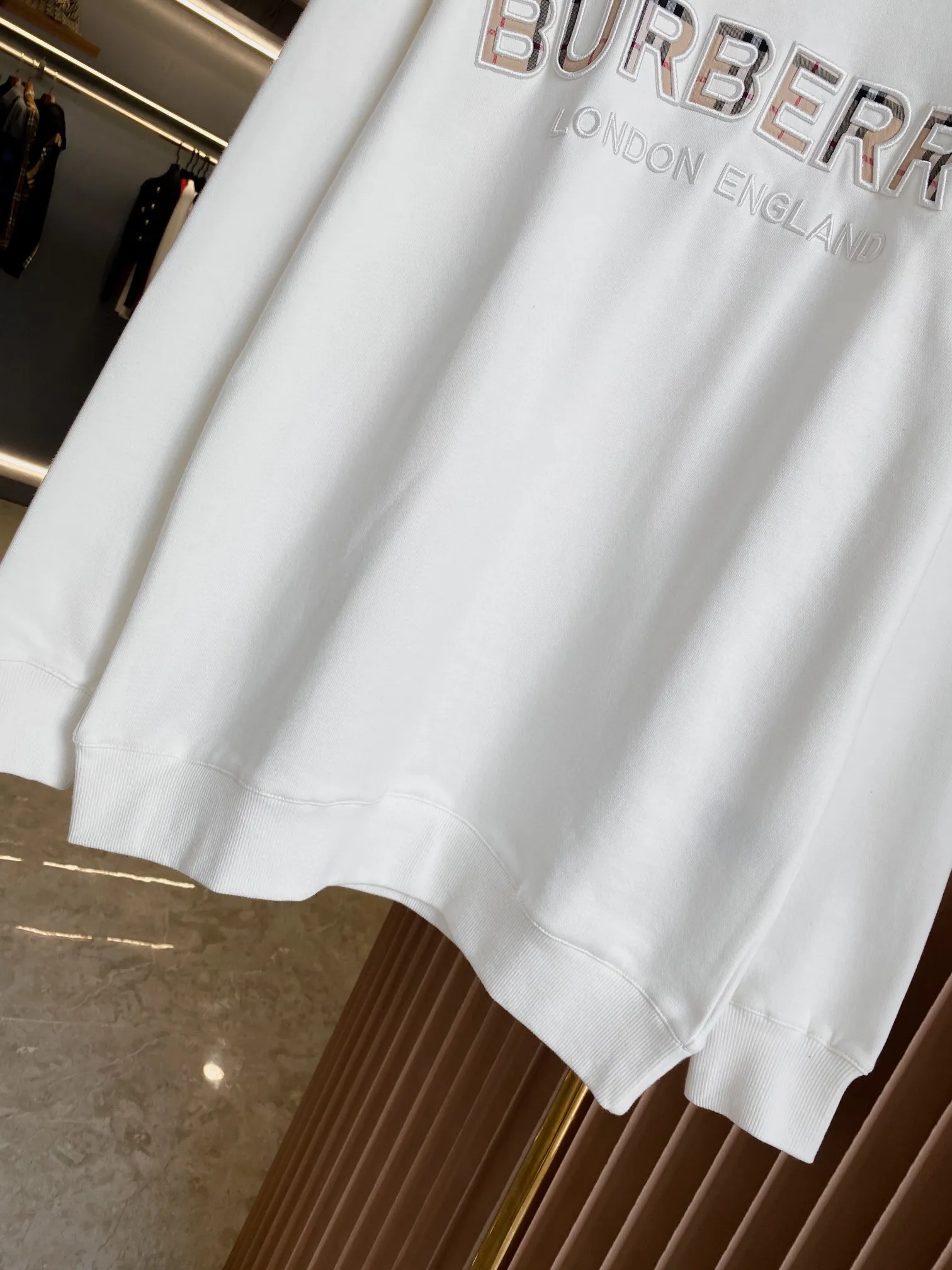 BURBERRY ホワイト刺繍コットンリラックススウェット - 画像 (4)