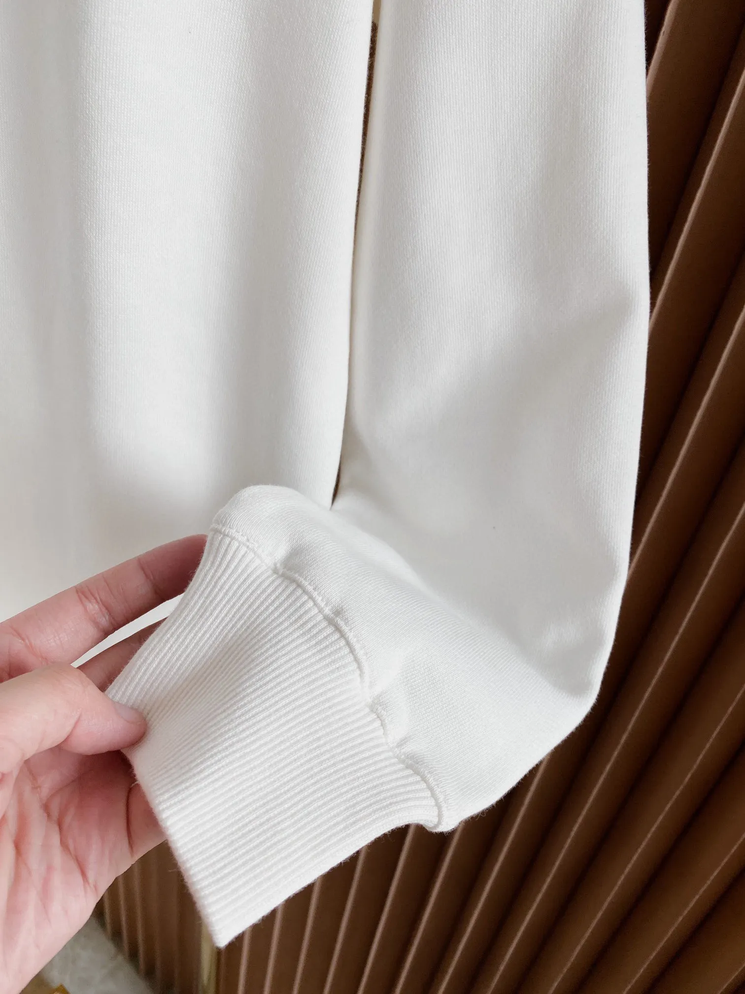 BURBERRY ホワイト刺繍コットンリラックススウェット - 画像 (9)