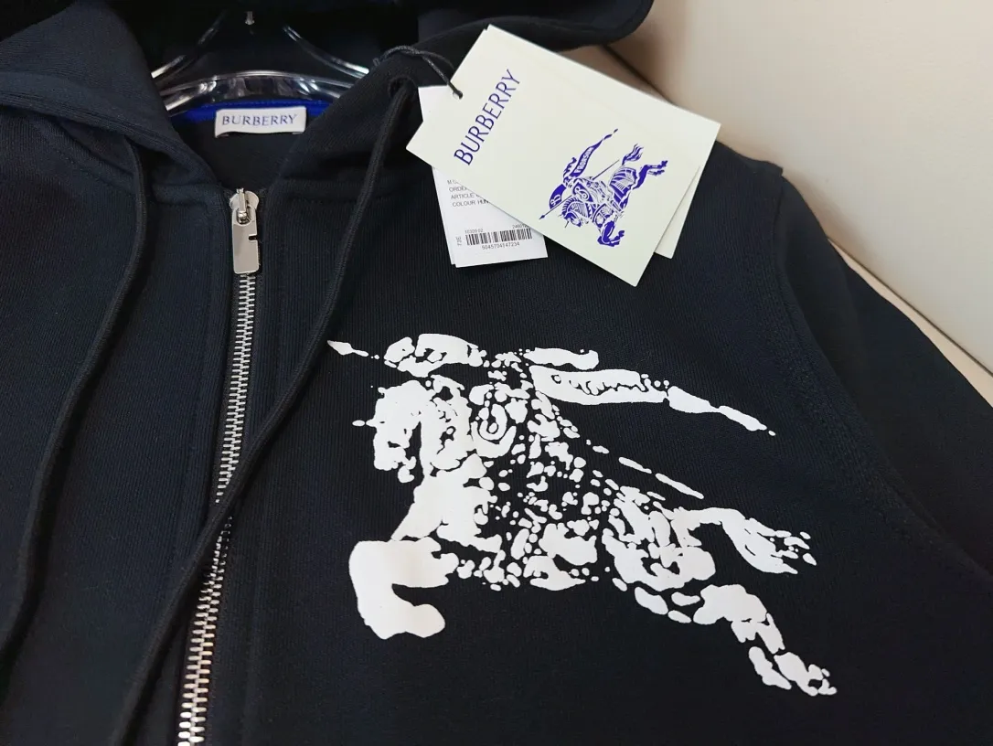 BURBERRY新款発泡戦馬ロゴジップアップフーディーブラック - 画像 (8)