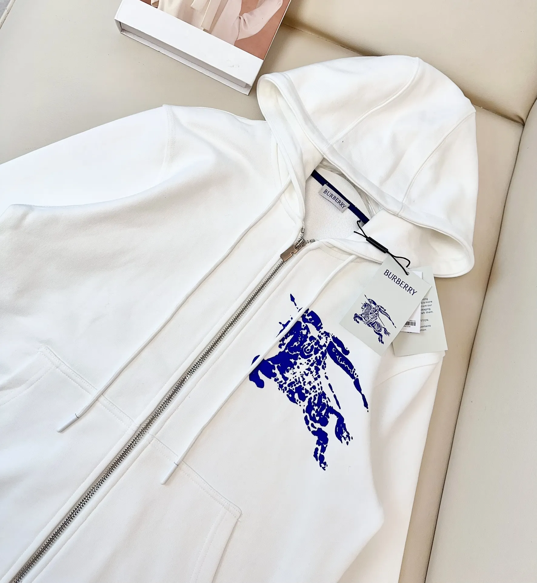 BURBERRY新款発泡戦馬ロゴジップアップフーディ ホワイト - 画像 (5)