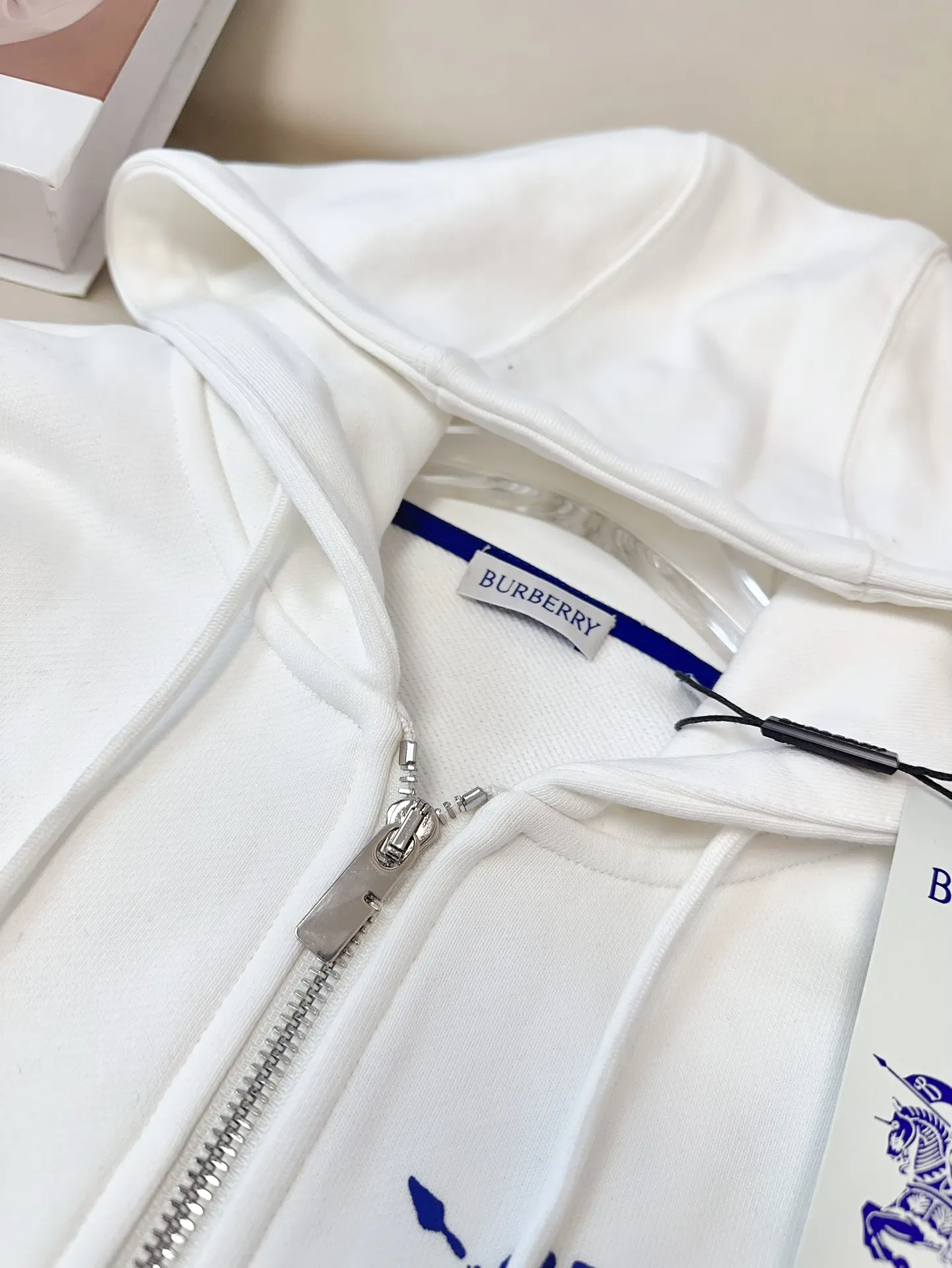 BURBERRY新款発泡戦馬ロゴジップアップフーディ ホワイト - 画像 (8)