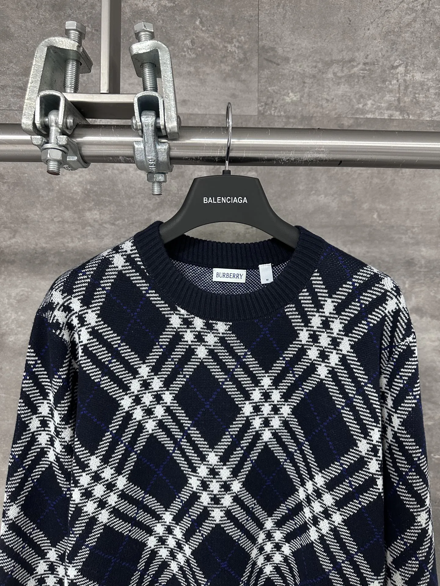 Burberry BBr ネイビー格子柄クルーネックセーター - 画像 (4)