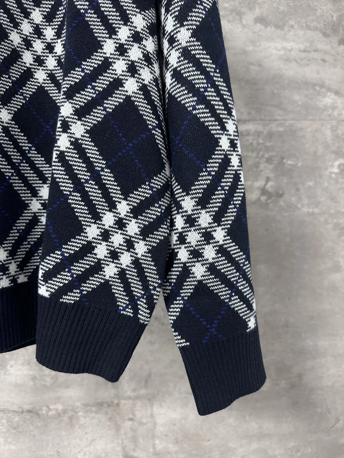 Burberry BBr ネイビー格子柄クルーネックセーター - 画像 (6)