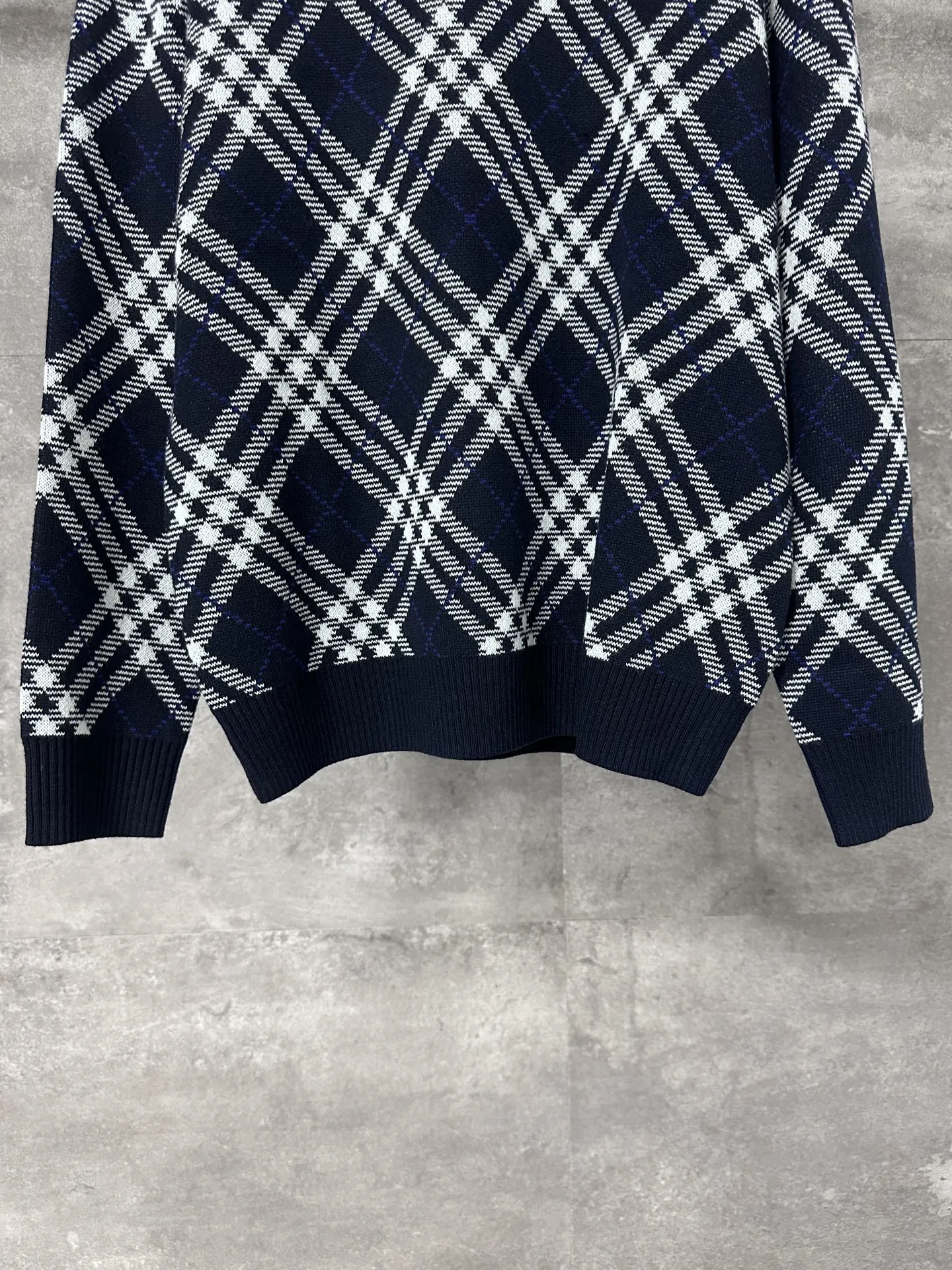 Burberry BBr ネイビー格子柄クルーネックセーター - 画像 (7)