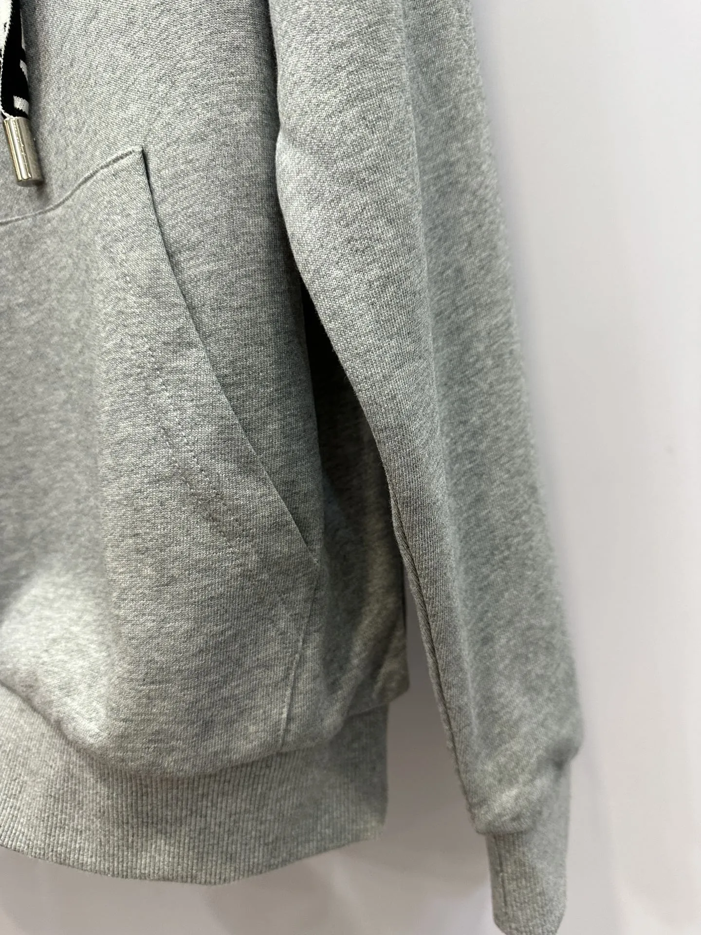 CELINE グレー連帽スウェット - 画像 (4)