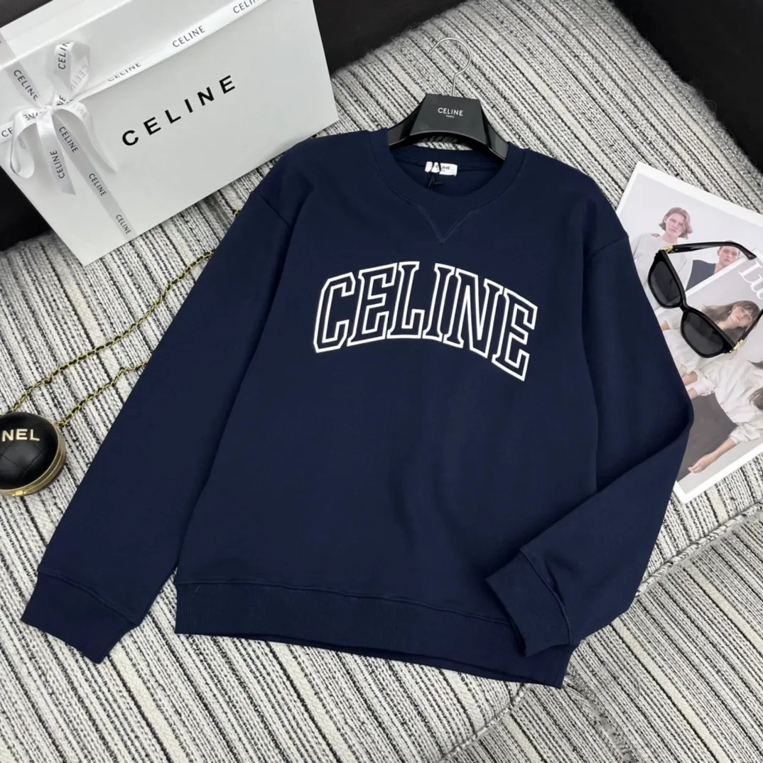 CELINE 新作アルファベットプリントスウェットネイビー