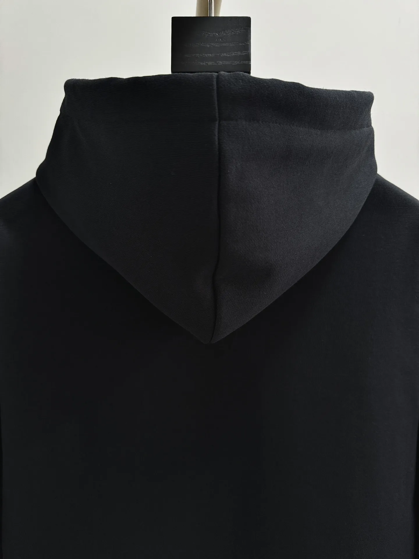 セリーヌ ブラック レタープリント フーディ - 画像 (7)