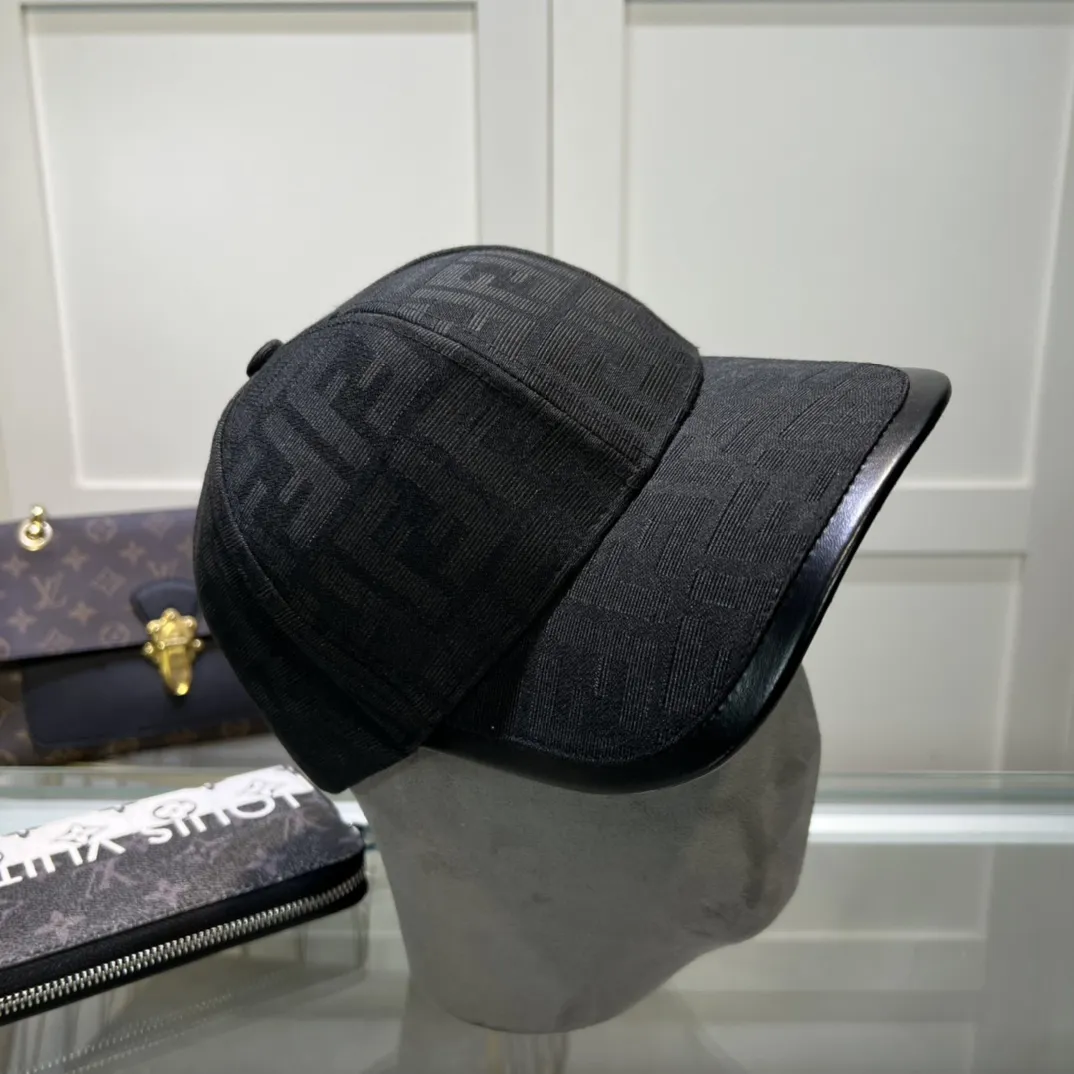 FENDI フェンディ 黒 クラシックFF キャップ - 画像 (4)