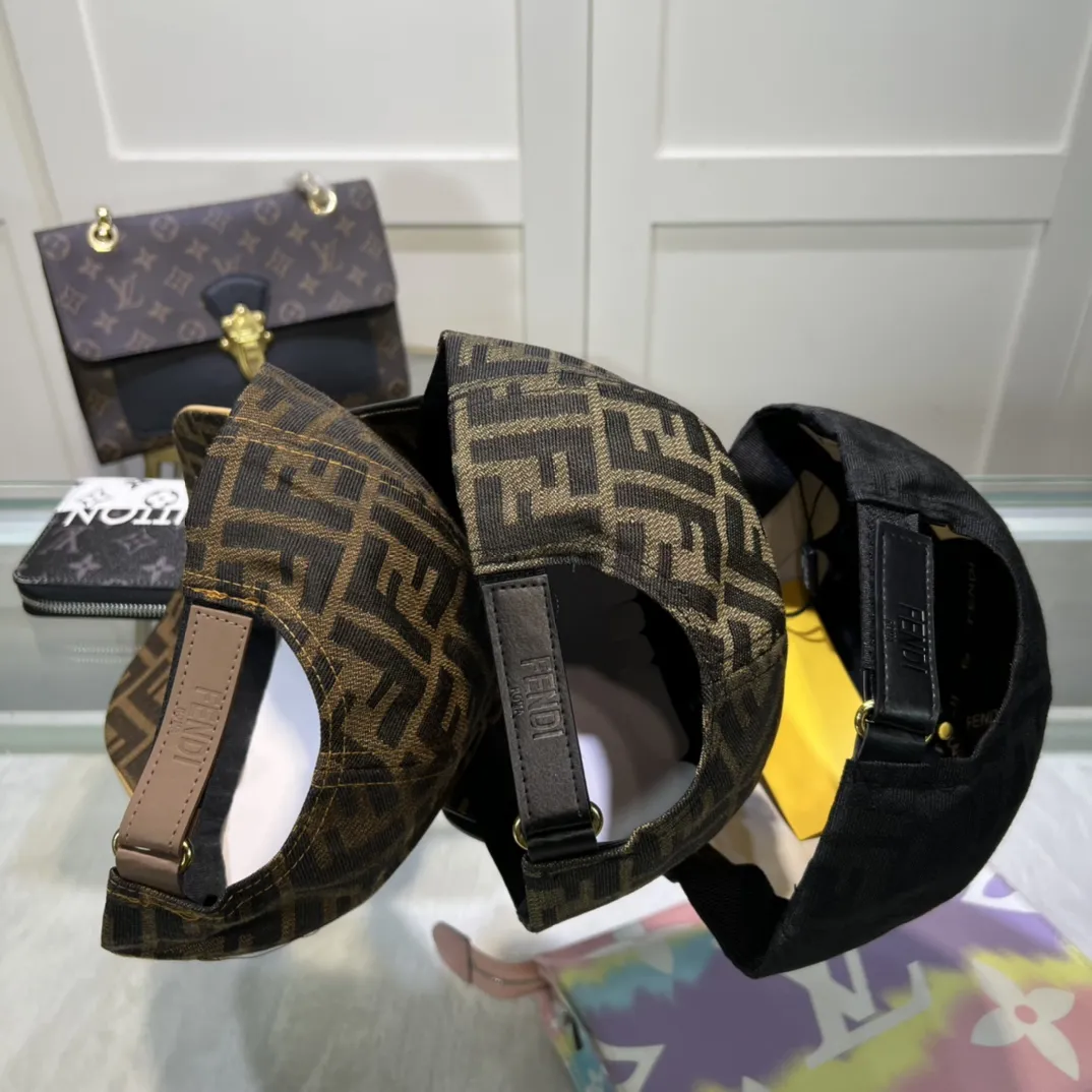 FENDI フェンディ 黒 クラシックFF キャップ - 画像 (9)