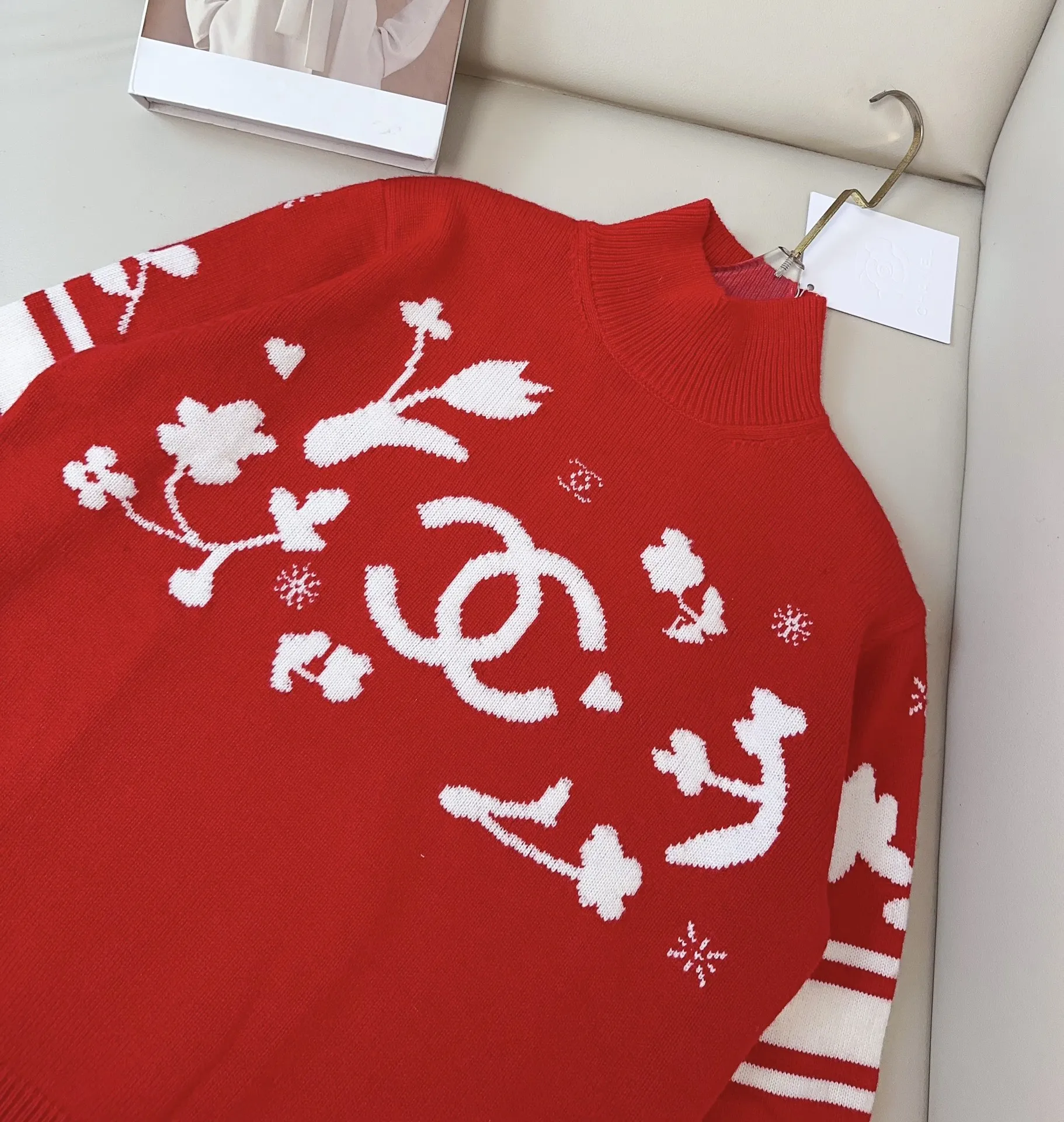 CHANEL新款滑雪花卉ロゴセーター赤色スタイル - 画像 (5)