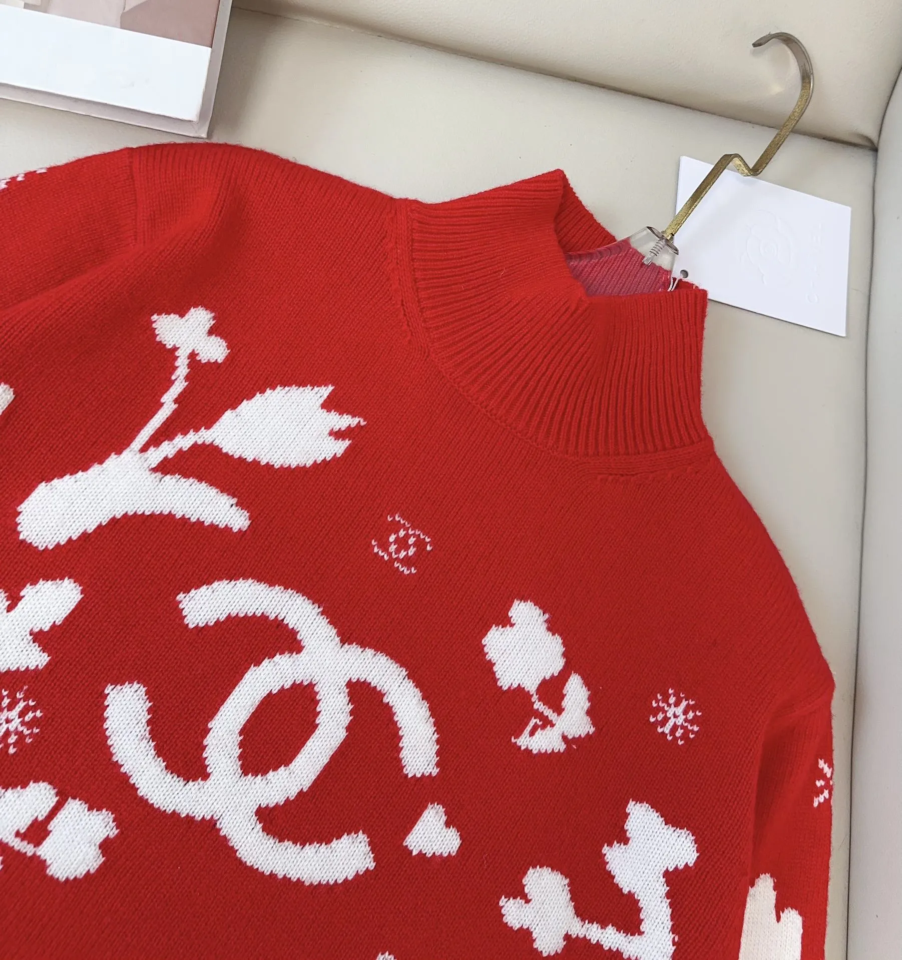 CHANEL新款滑雪花卉ロゴセーター赤色スタイル - 画像 (7)