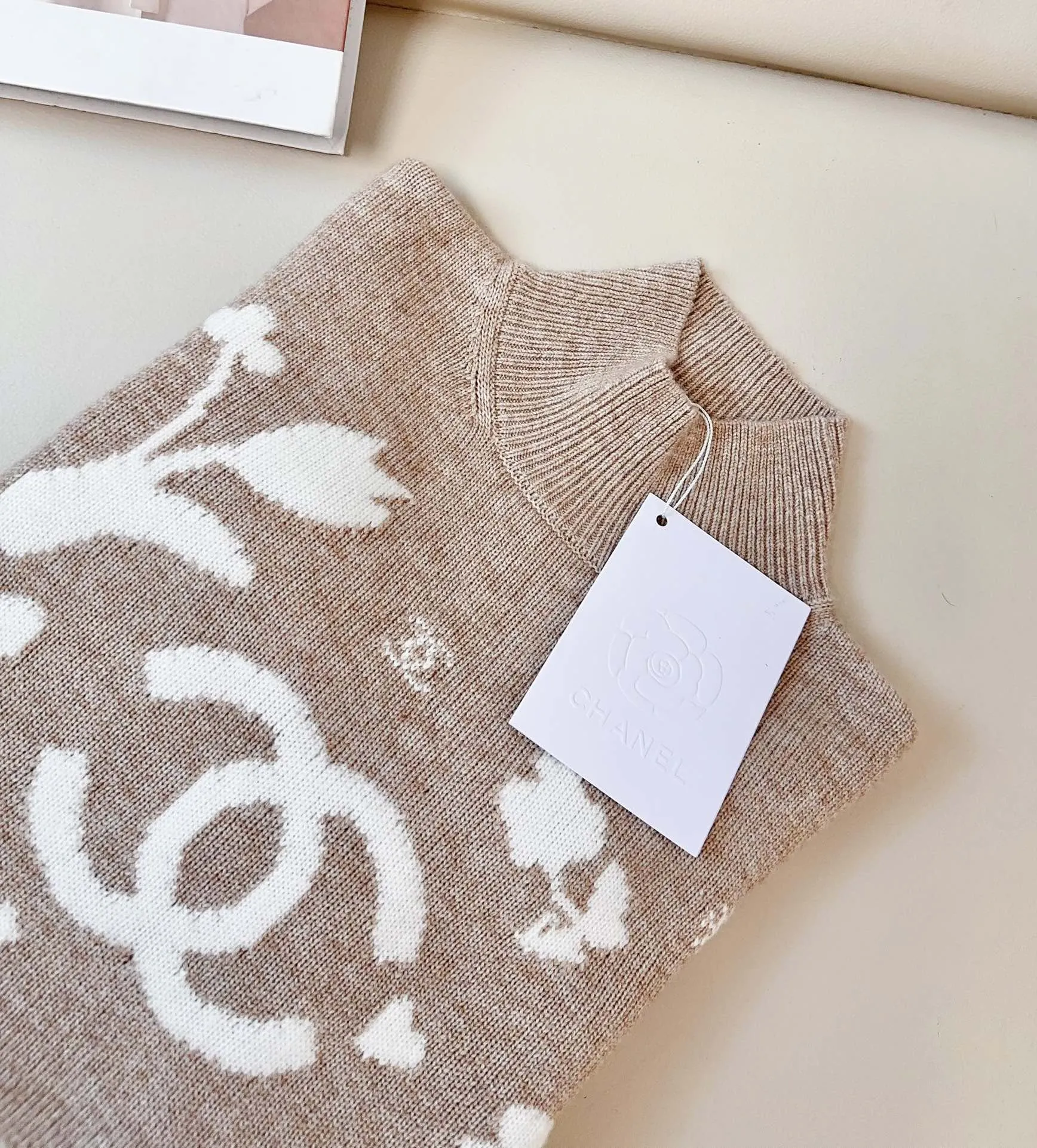 シャネル新作スキーフラワーロゴセーターカーキカラー - 画像 (7)