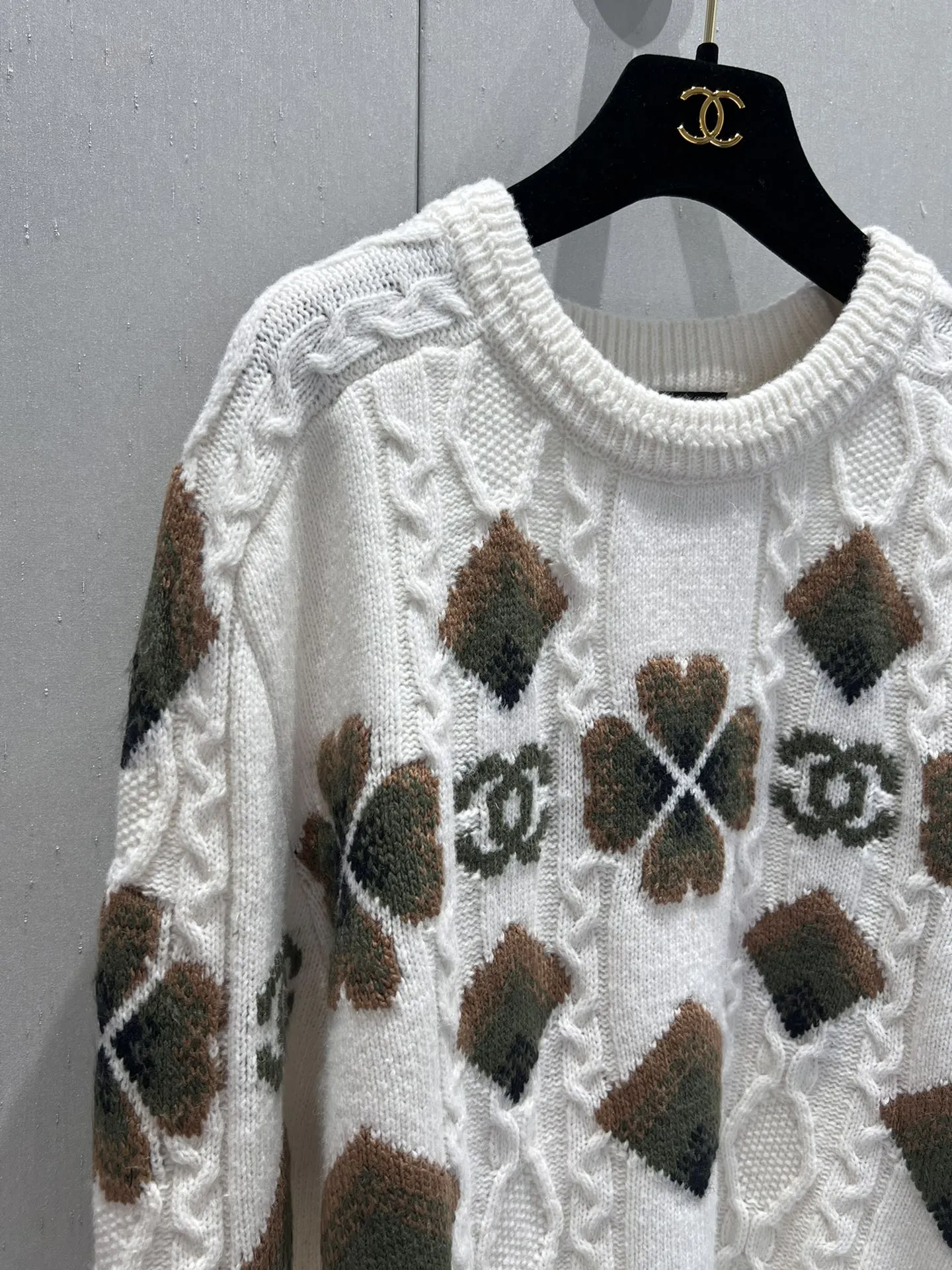 CHANEL 24Fw 白黒四葉クロスニットセーター - 画像 (7)