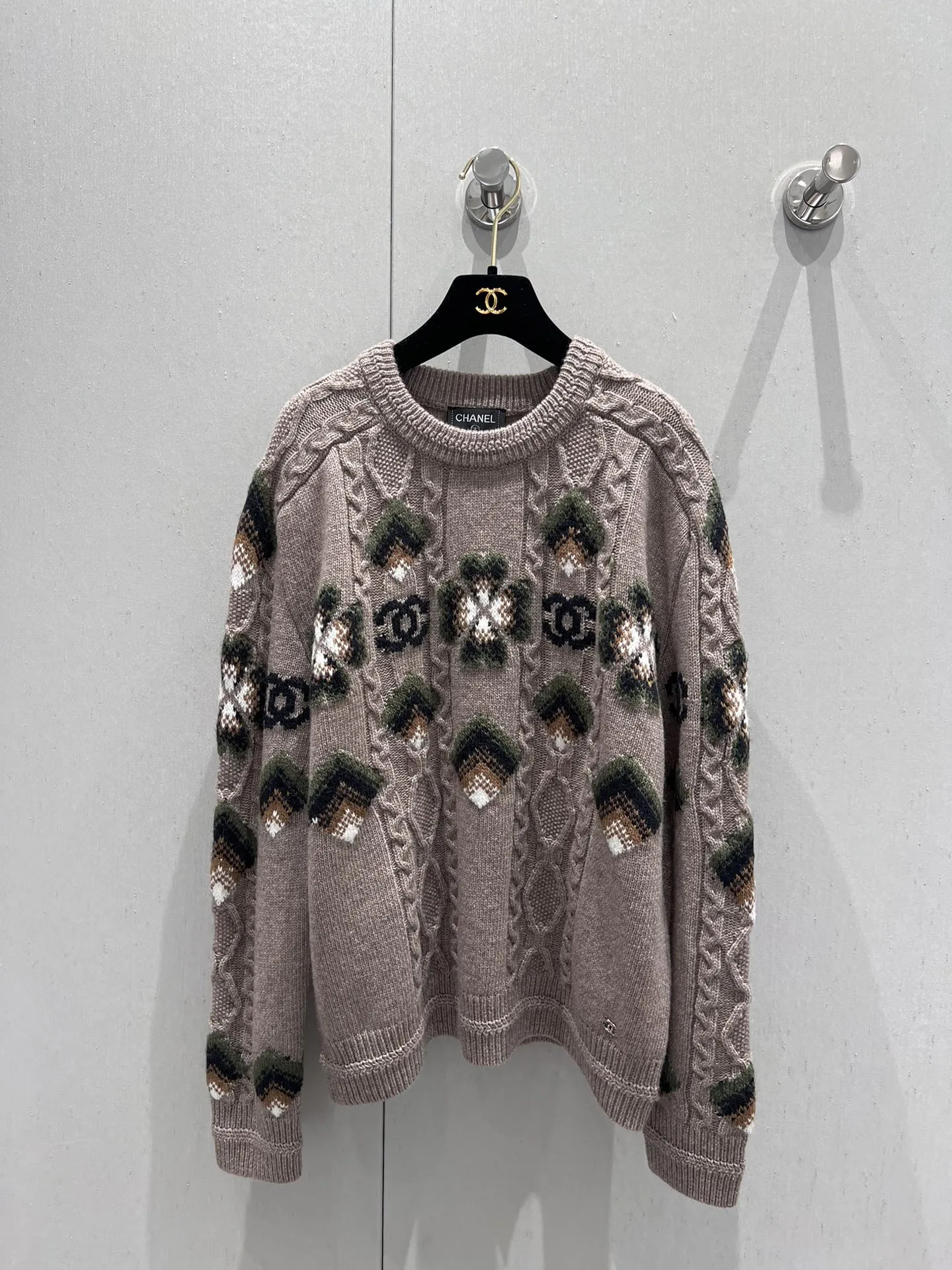 Chanel グレー 四葉クローバー編みニット