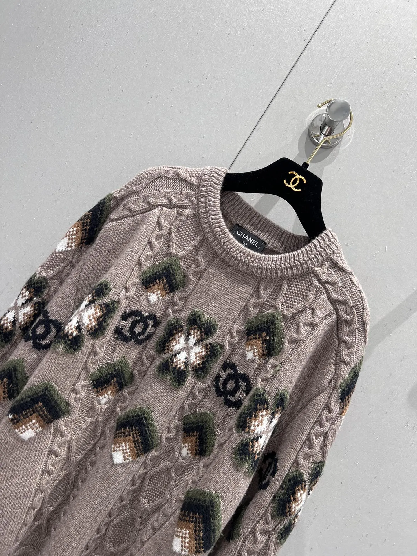 Chanel グレー 四葉クローバー編みニット - 画像 (4)