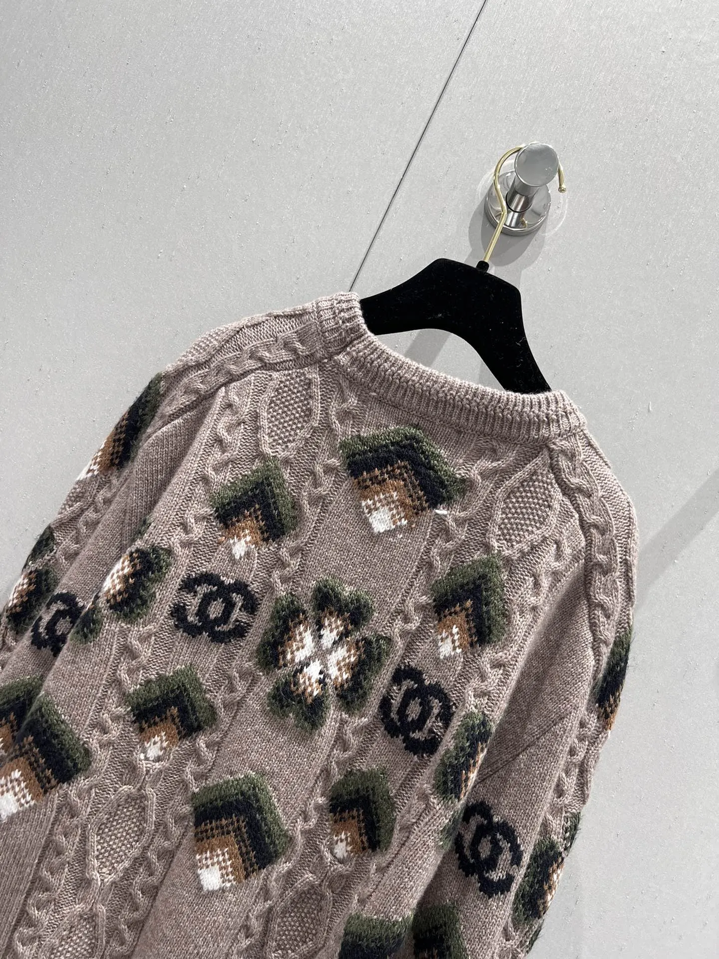 Chanel グレー 四葉クローバー編みニット - 画像 (5)