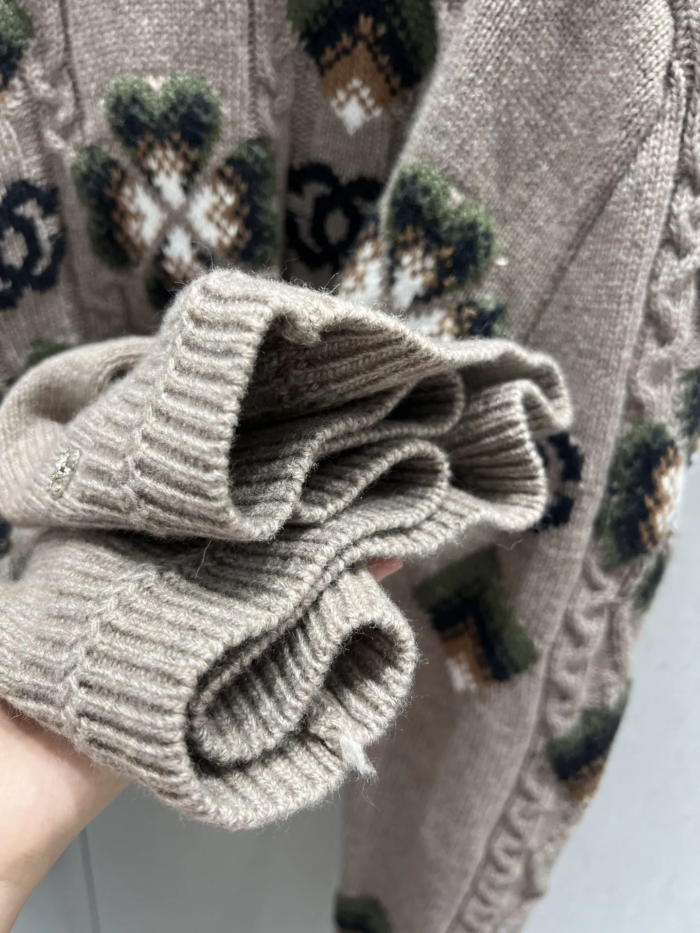 Chanel グレー 四葉クローバー編みニット - 画像 (9)