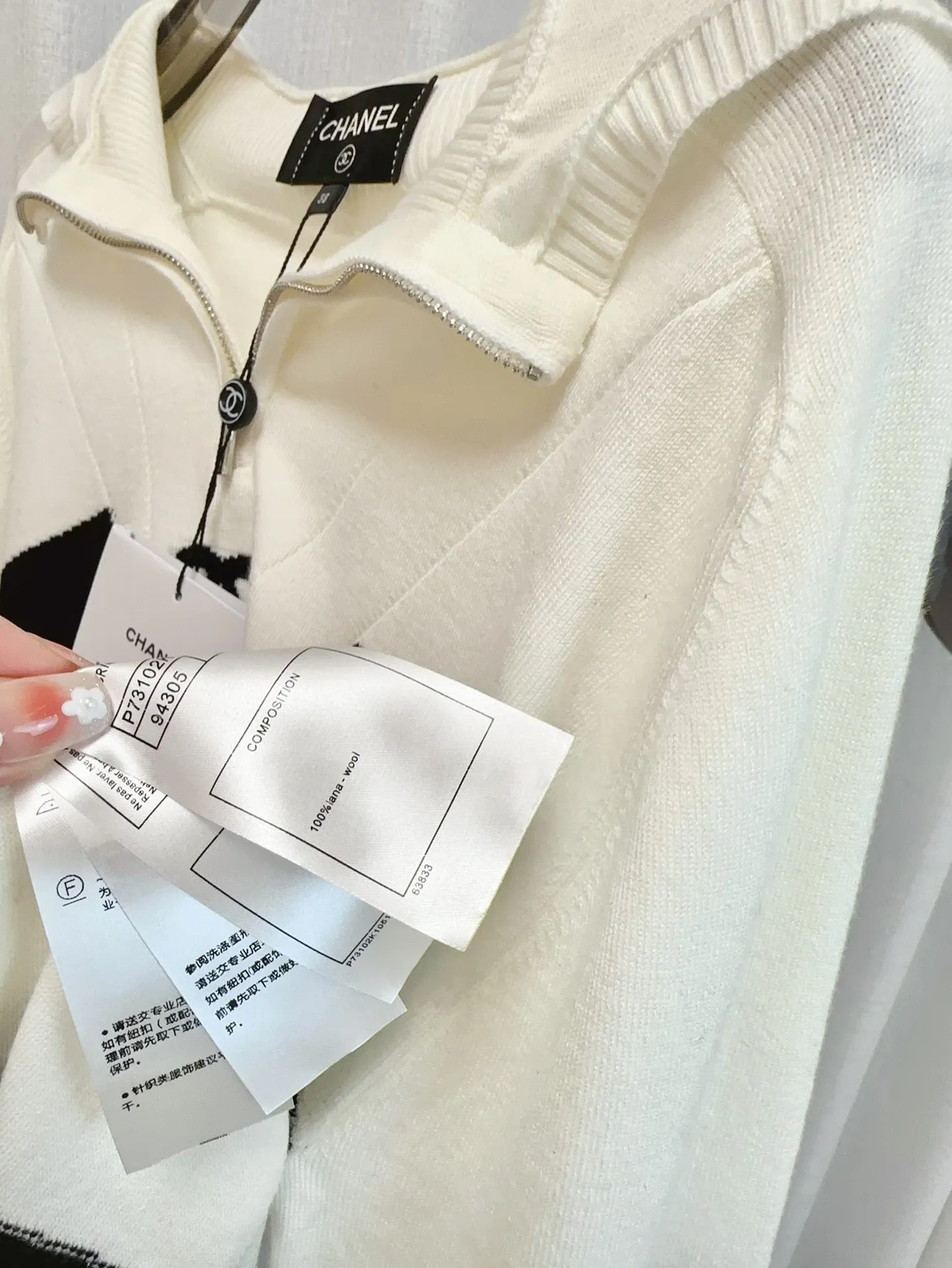 CHANEL 新しいスキーシリーズのつなぎ合わせの白いフードシャツ - 画像 (10)