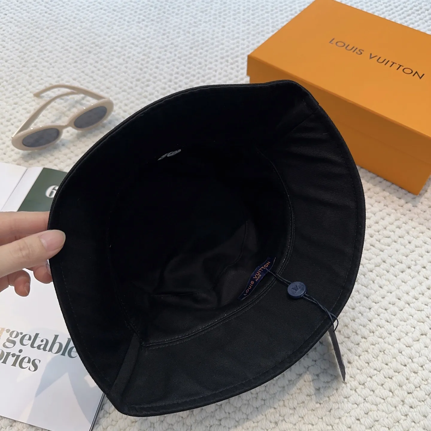 Louis Vuitton カラフル刺繍ロゴ ダブルフェイスフィッシャーマンハット - 画像 (5)