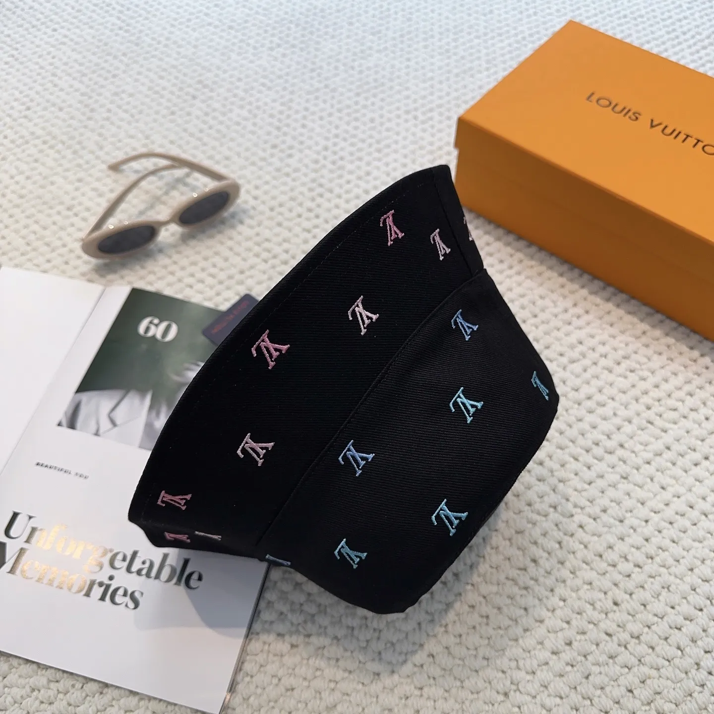 Louis Vuitton カラフル刺繍ロゴ ダブルフェイスフィッシャーマンハット - 画像 (7)