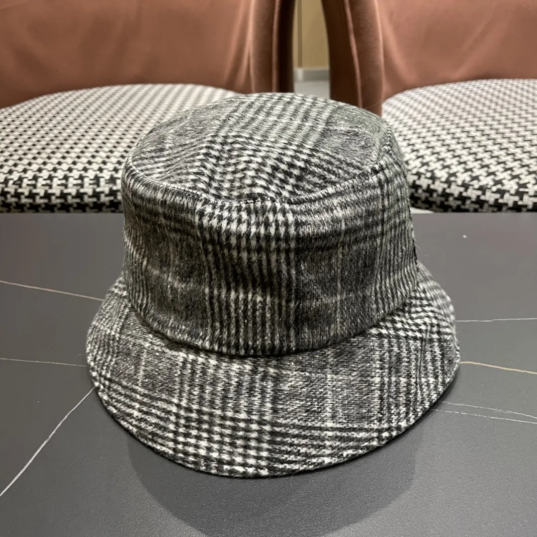 Louis Vuitton グレー千鳥格子バケットハット - 画像 (12)