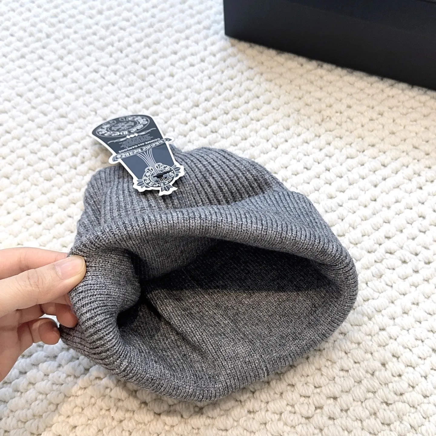 Chrome Hearts グレー十字架刺繍ニット帽 - 画像 (5)