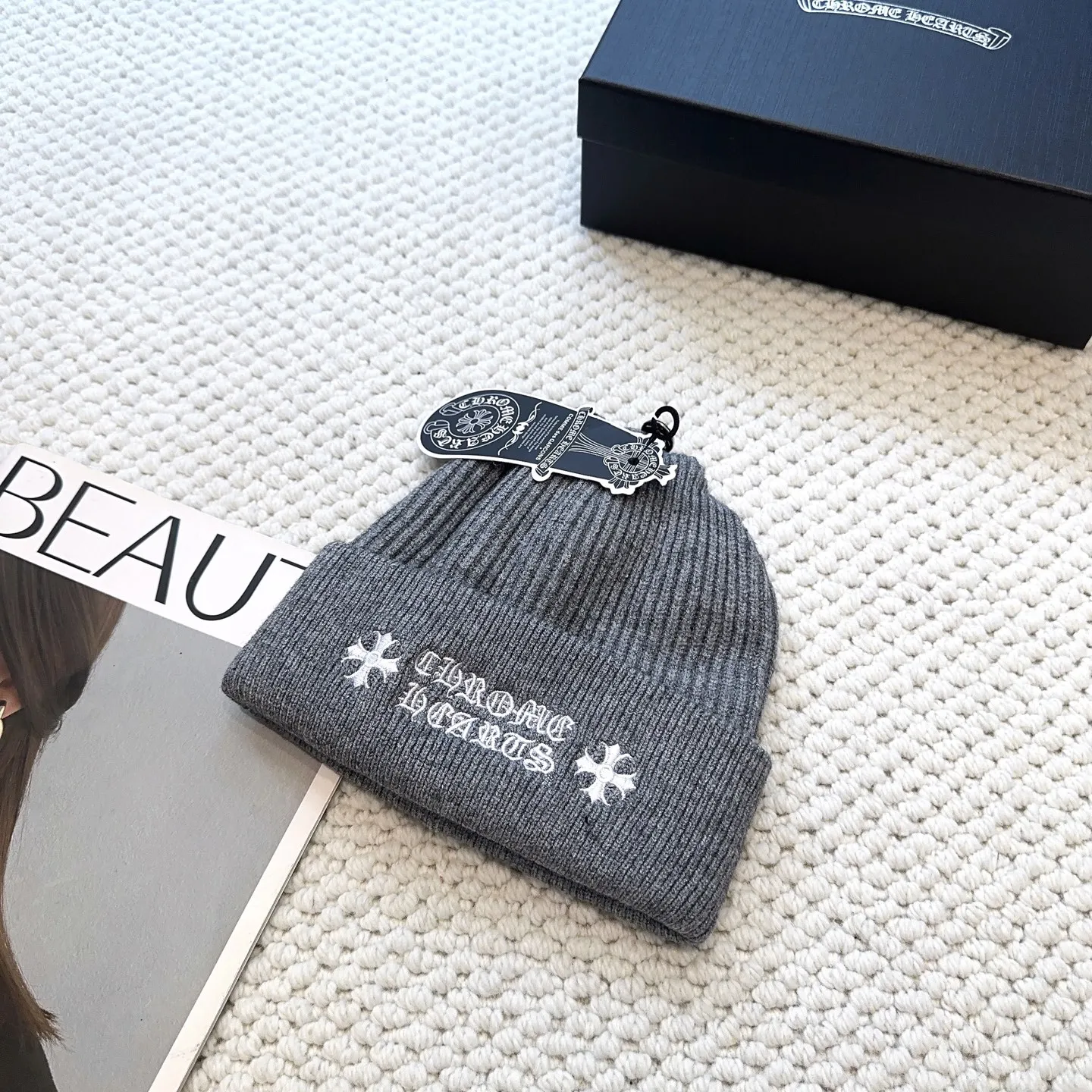 Chrome Hearts グレー十字架刺繍ニット帽 - 画像 (7)