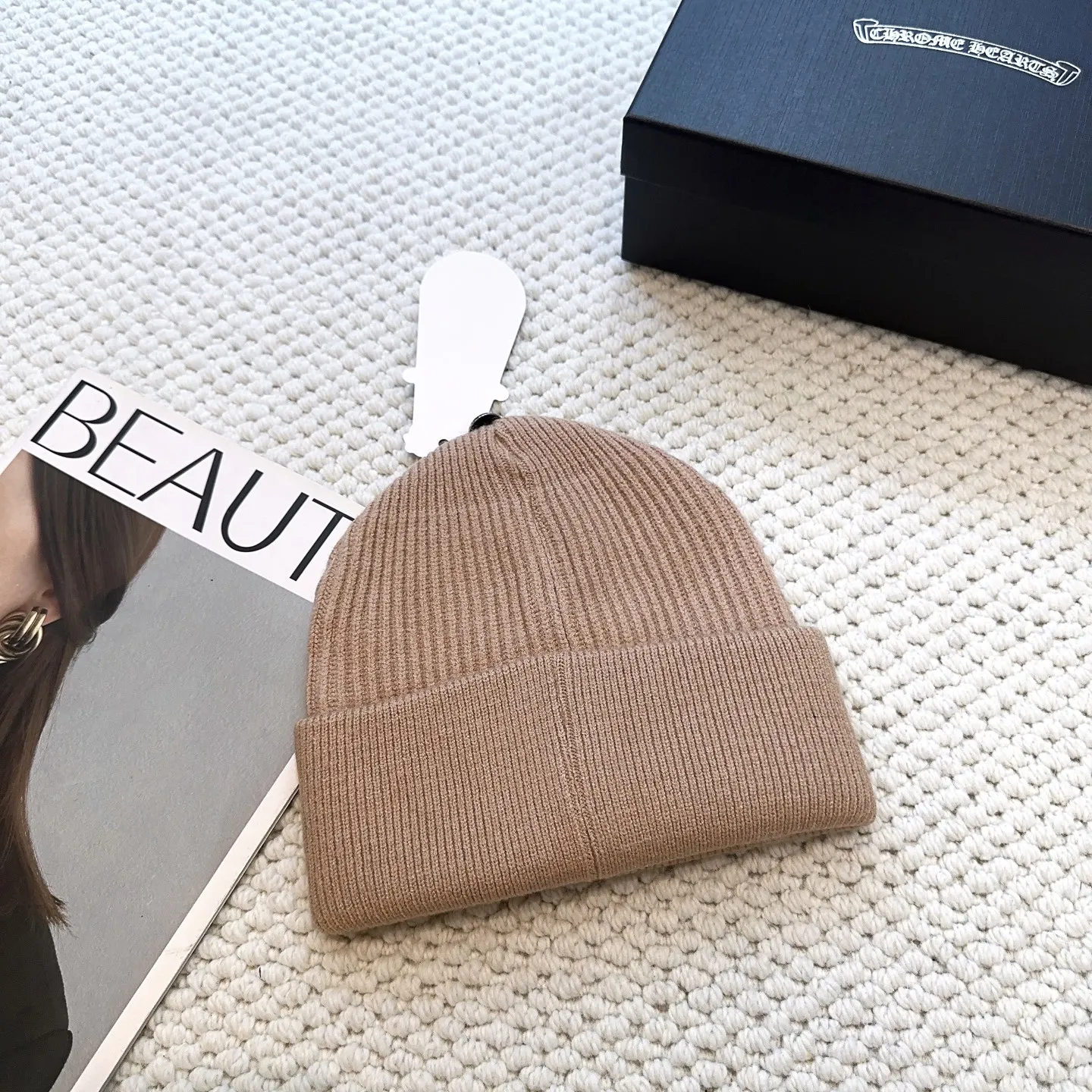 Chrome Hearts ベージュ十字架刺繍ニット帽 - 画像 (4)