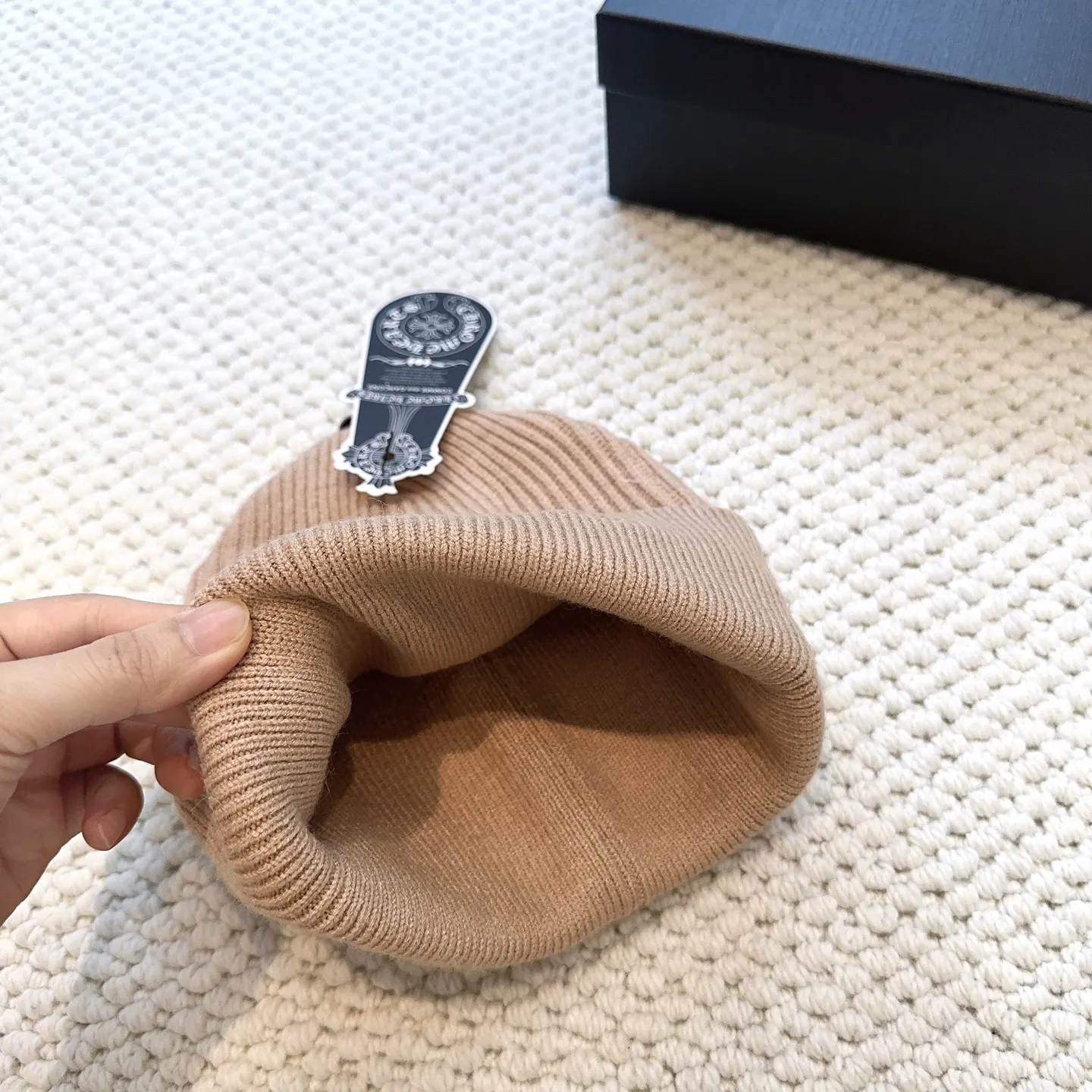 Chrome Hearts ベージュ十字架刺繍ニット帽 - 画像 (5)