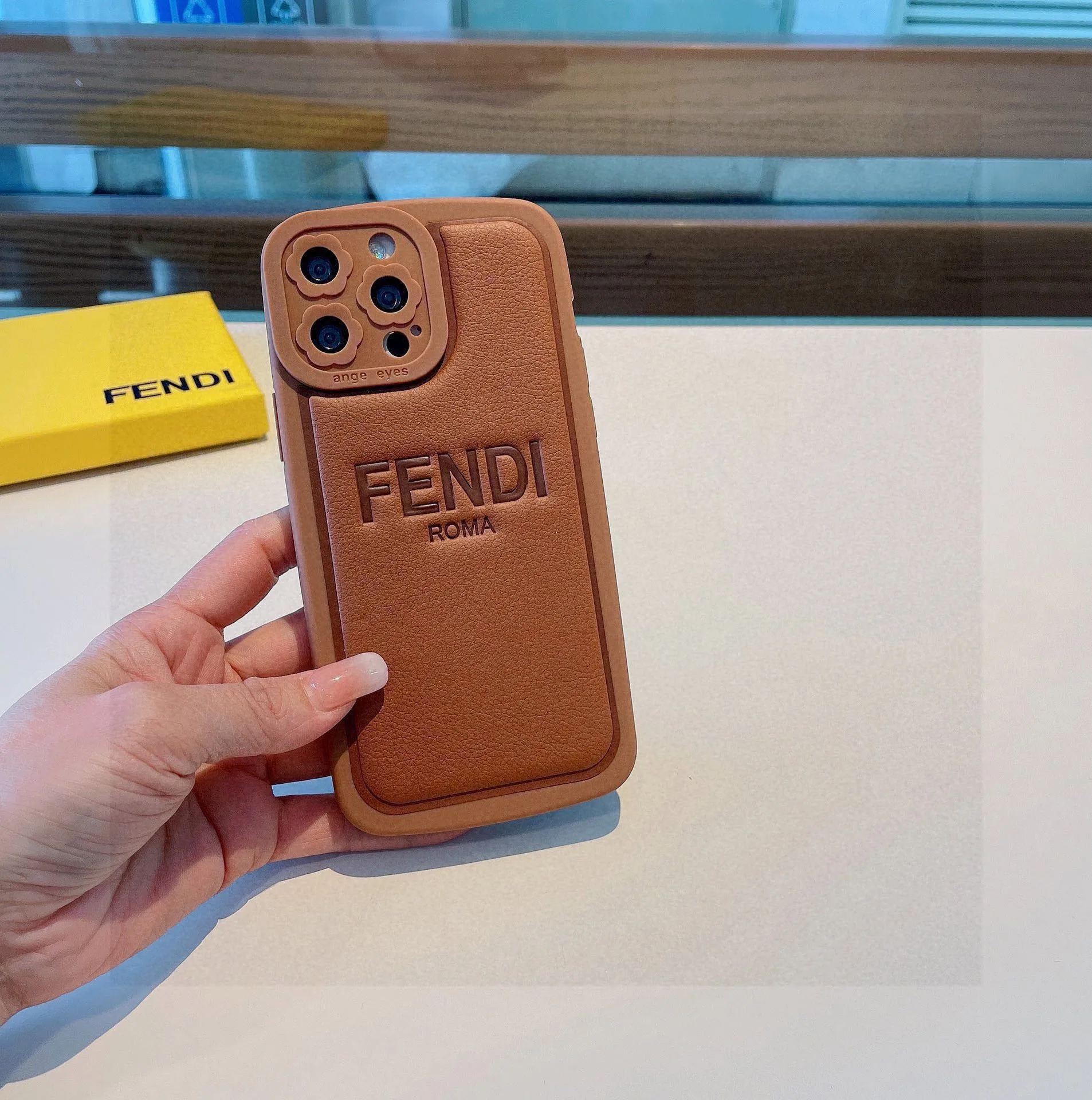 FENDI 茶色 全包TPU iPhone15pro maxケース - 画像 (4)