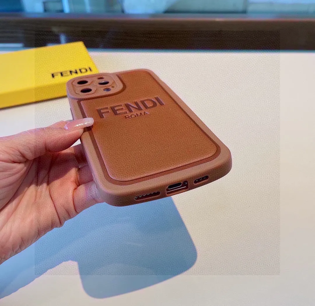 FENDI 茶色 全包TPU iPhone15pro maxケース - 画像 (5)