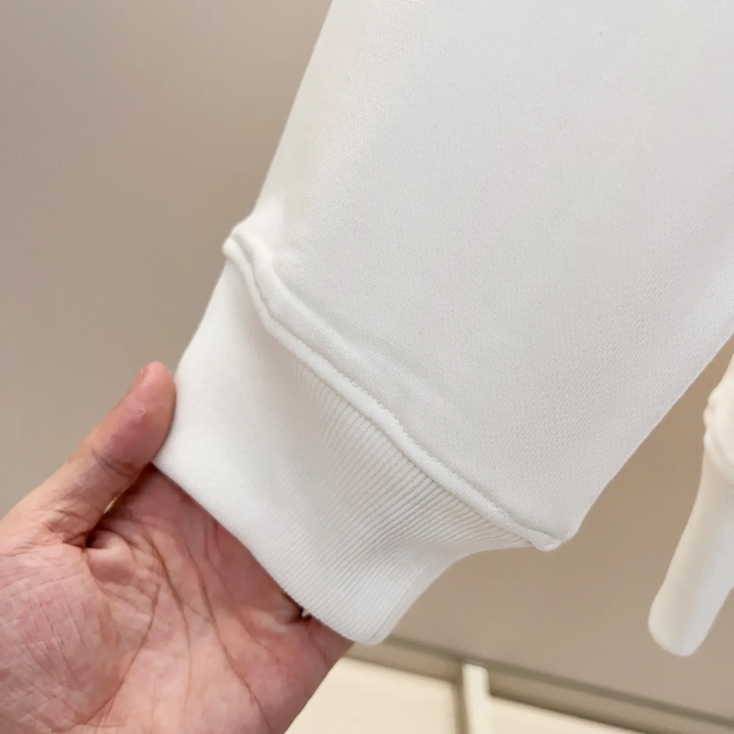 FENDI 420gコットンラウンドネックスウェット 白 - 画像 (8)