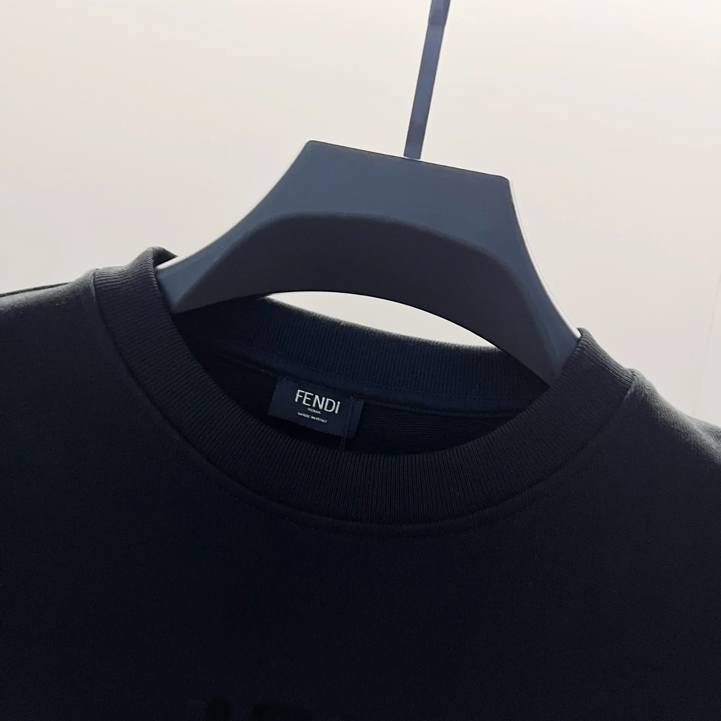 FENDI 420gコットンラウンドネックスウェット ブラック - 画像 (4)