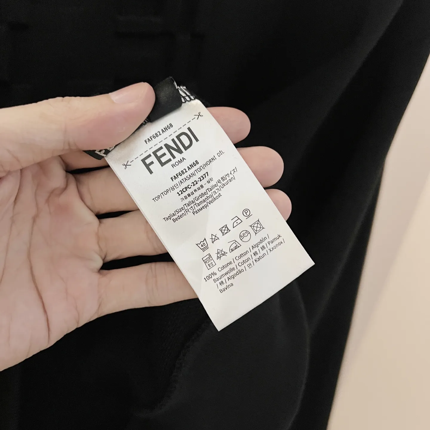 FENDI 420gコットンラウンドネックスウェット ブラック - 画像 (9)