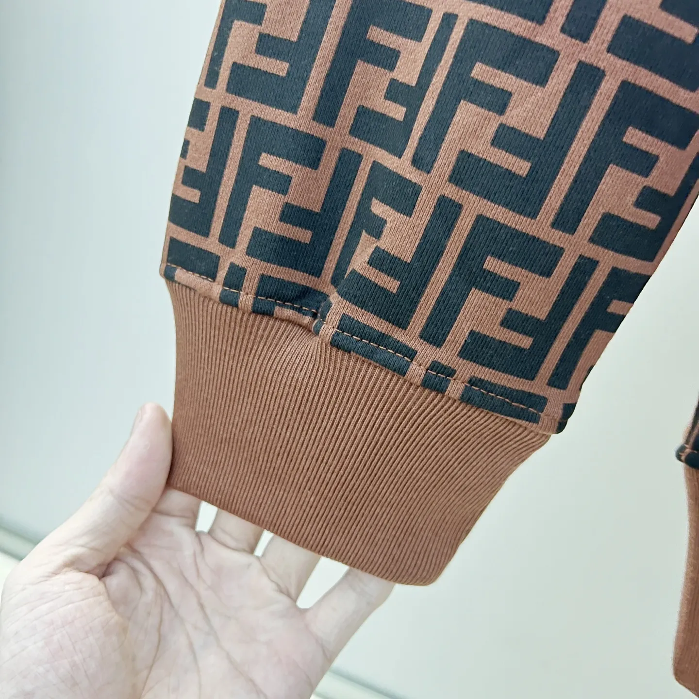 FENDI 420gコットン黒灰色パーカー - 画像 (8)