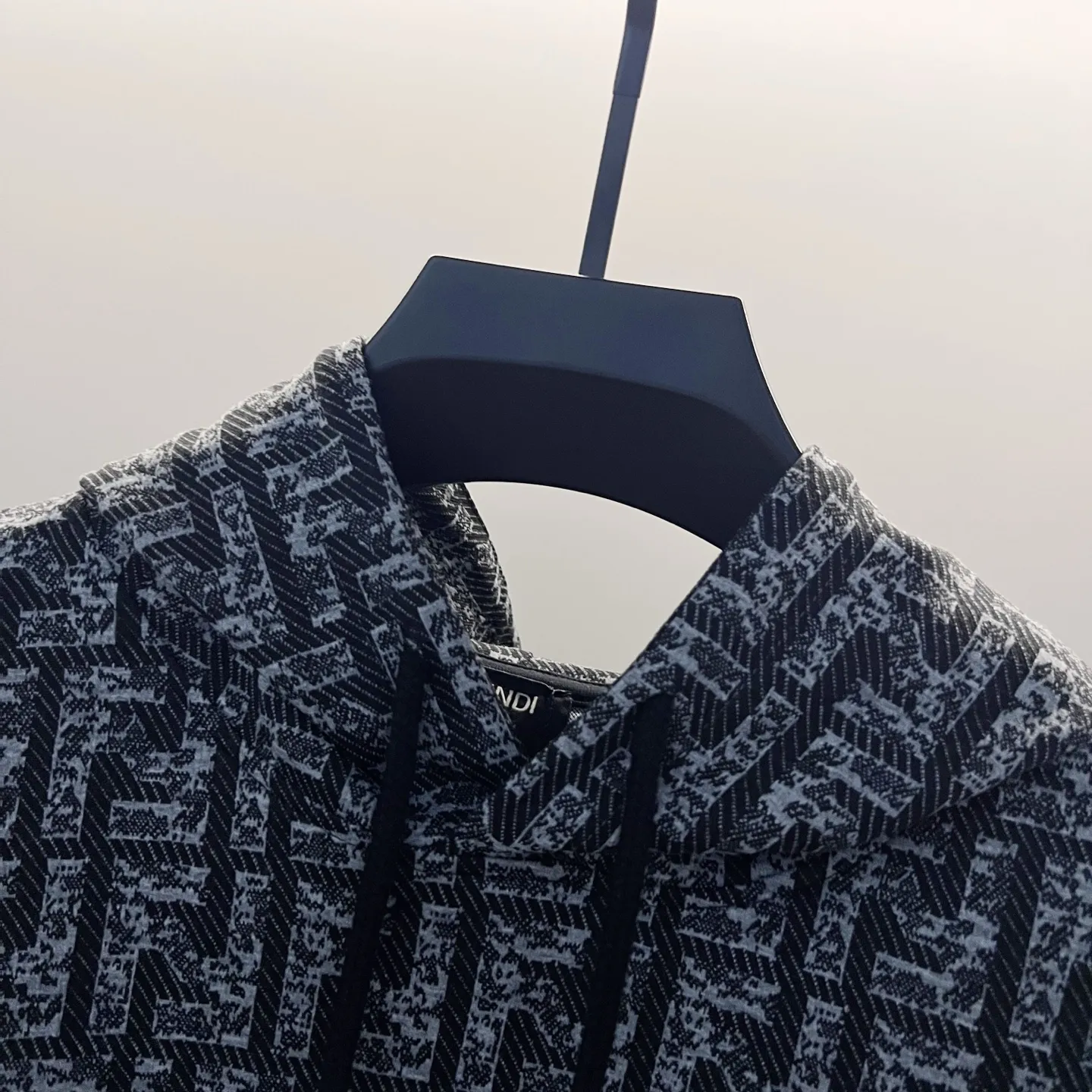 FENDI 420gカスタム生地パーカー ブラックホワイト - 画像 (4)