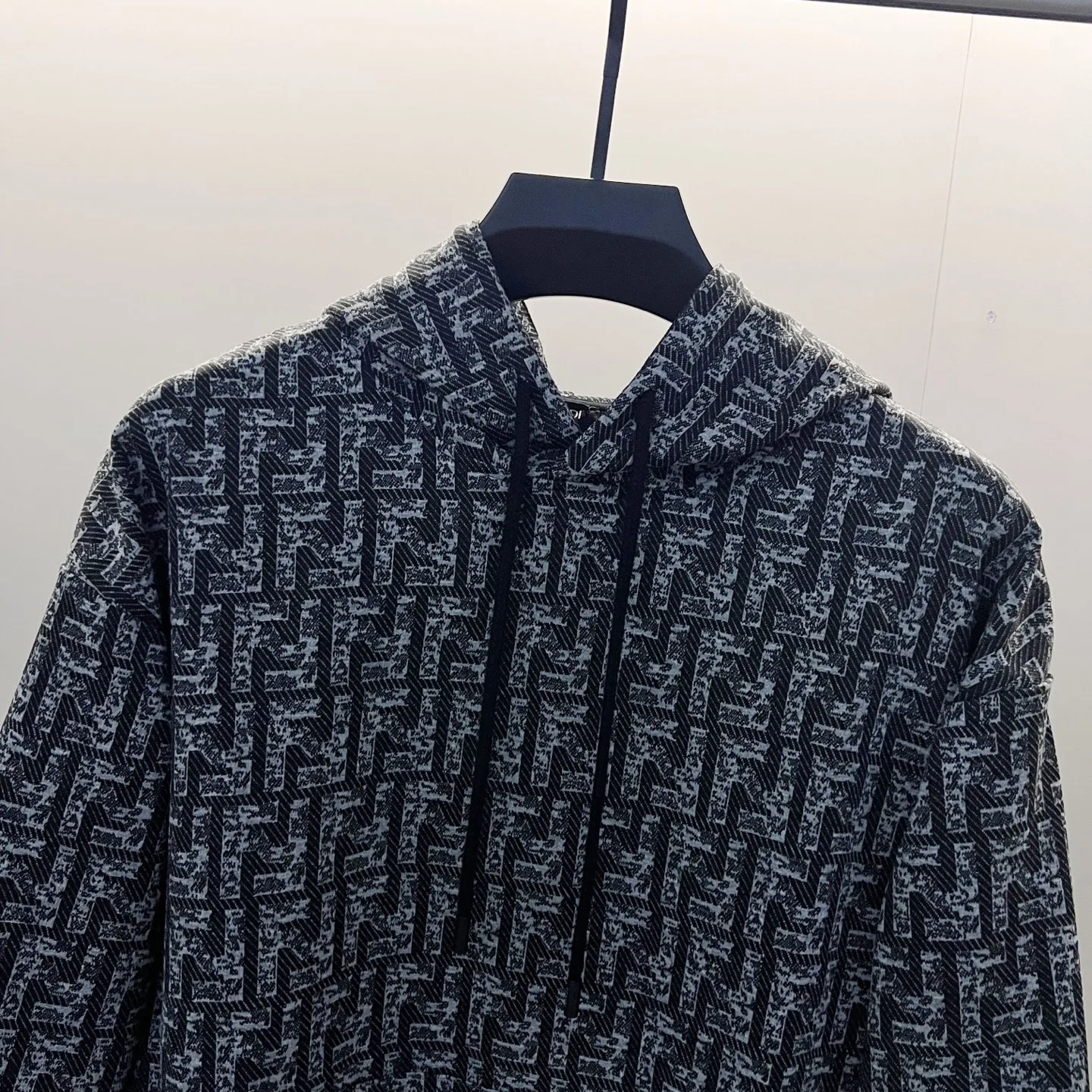 FENDI 420gカスタム生地パーカー ブラックホワイト - 画像 (5)