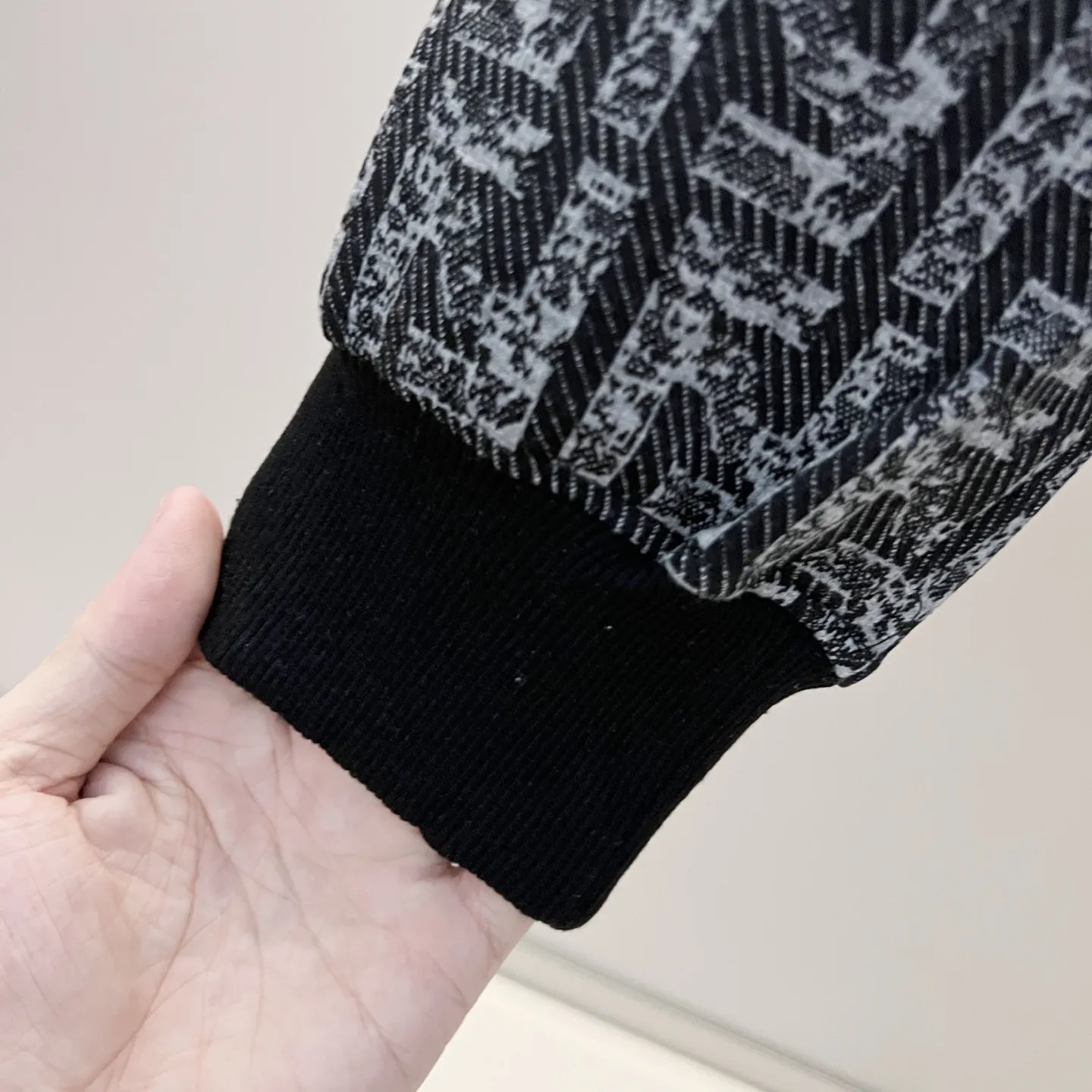 FENDI 420gカスタム生地パーカー ブラックホワイト - 画像 (8)