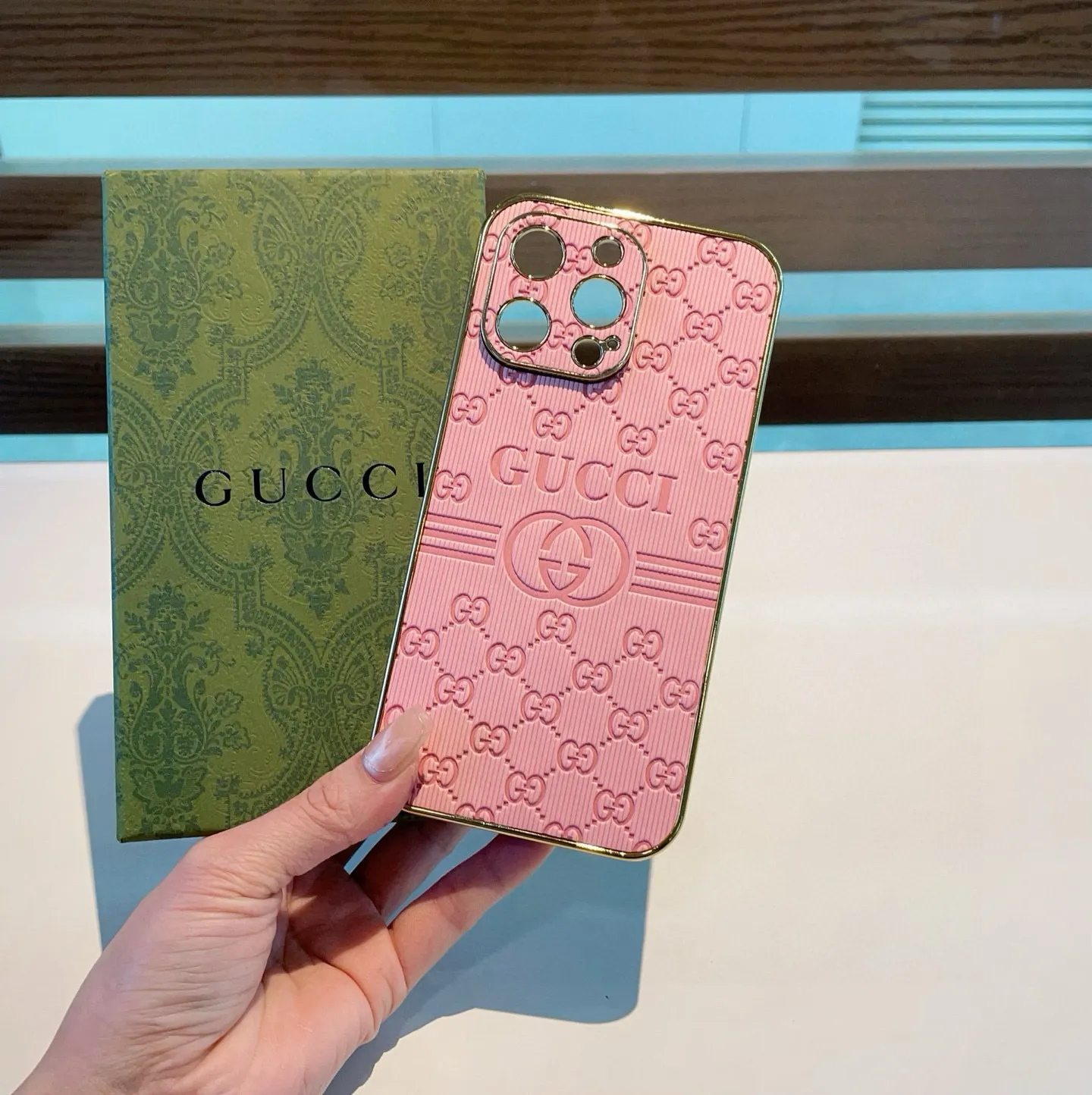 Gucciピンク電鍍側貼押し型iPhoneケース - 画像 (3)